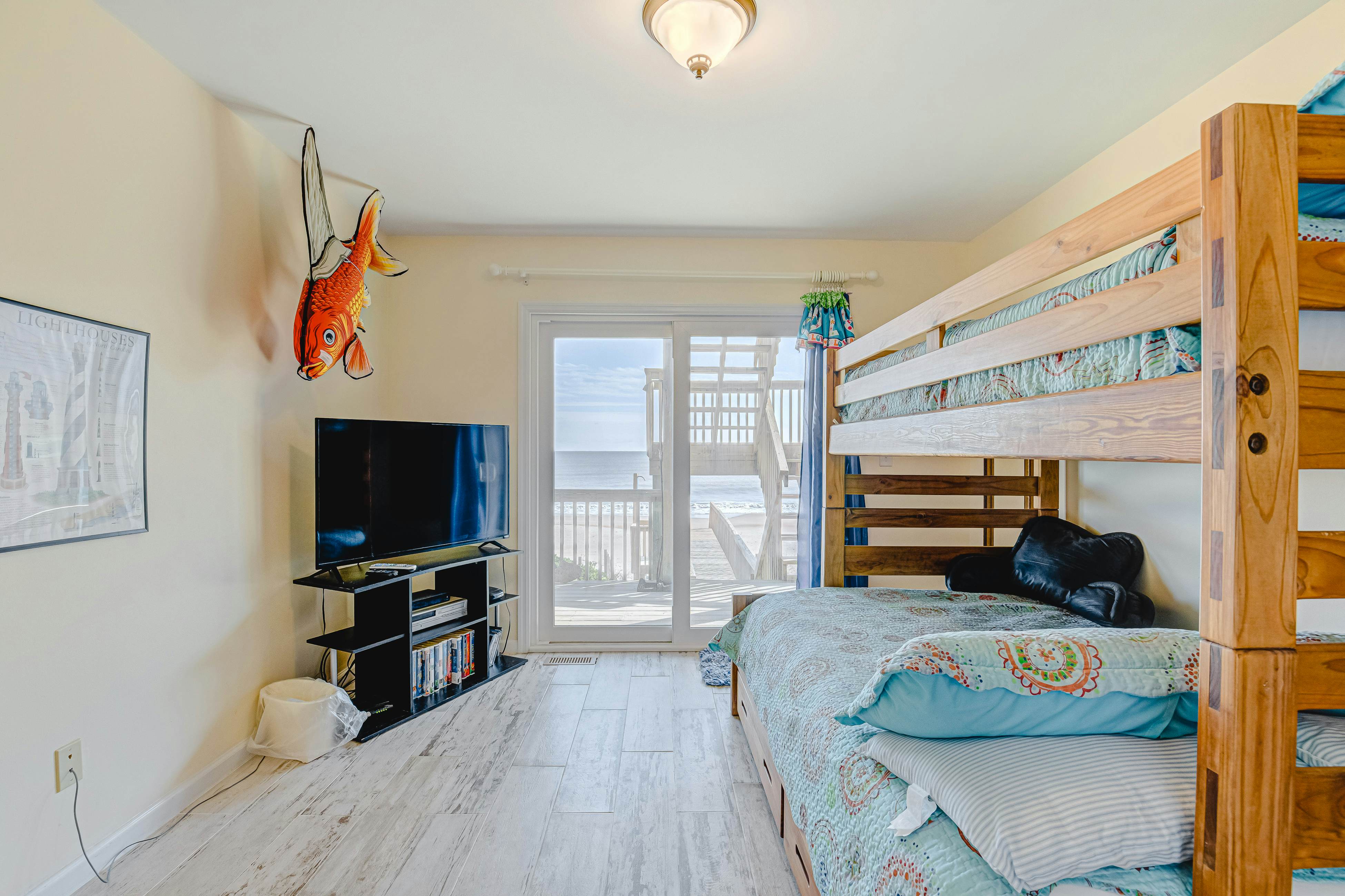 NTB4414 Dolphin Lookout