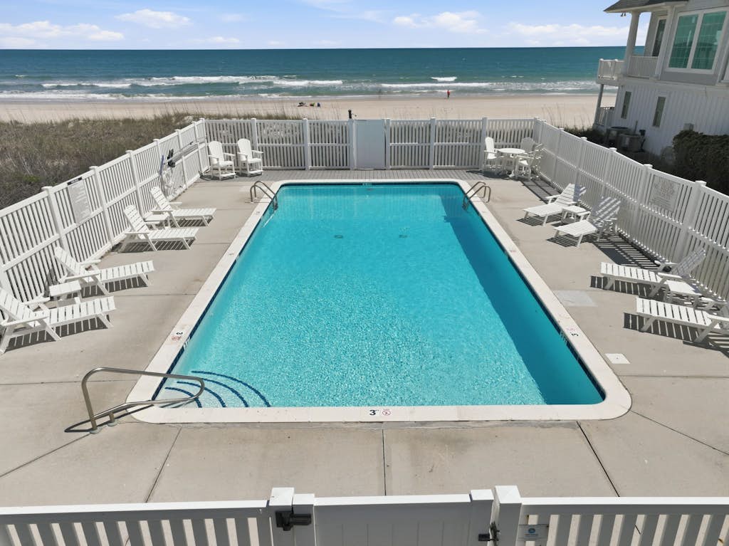 Oceanfront, Next door to Pool, Easy Access, oversized deck