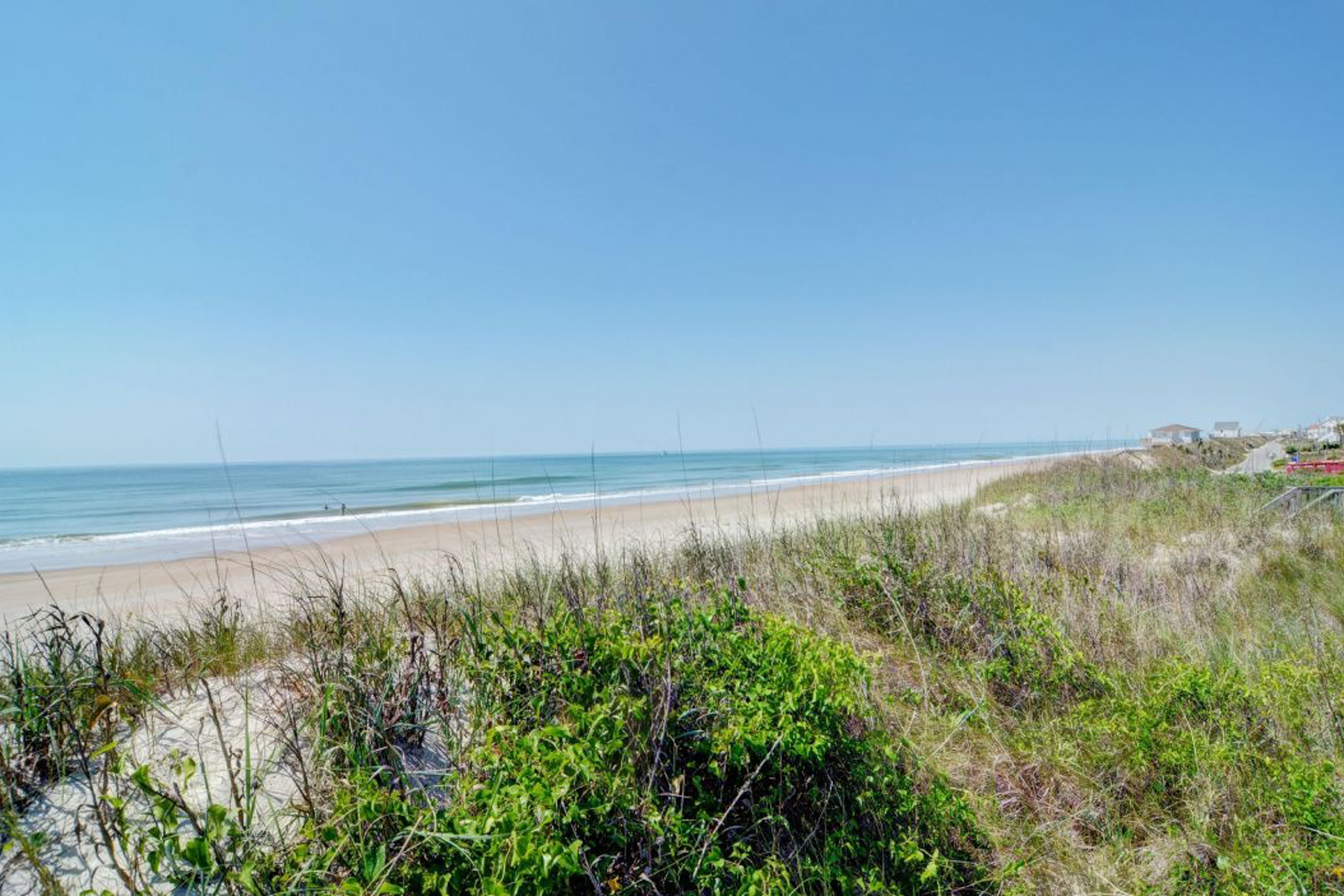 Oceanfront home with direct beach access, washer/dryer, deck & golf nearby