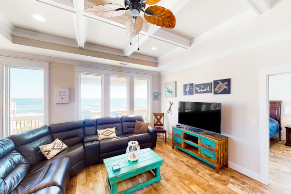 Beautiful dog-friendly ocean view home with hot tub, lovely balcony, W/D & AC