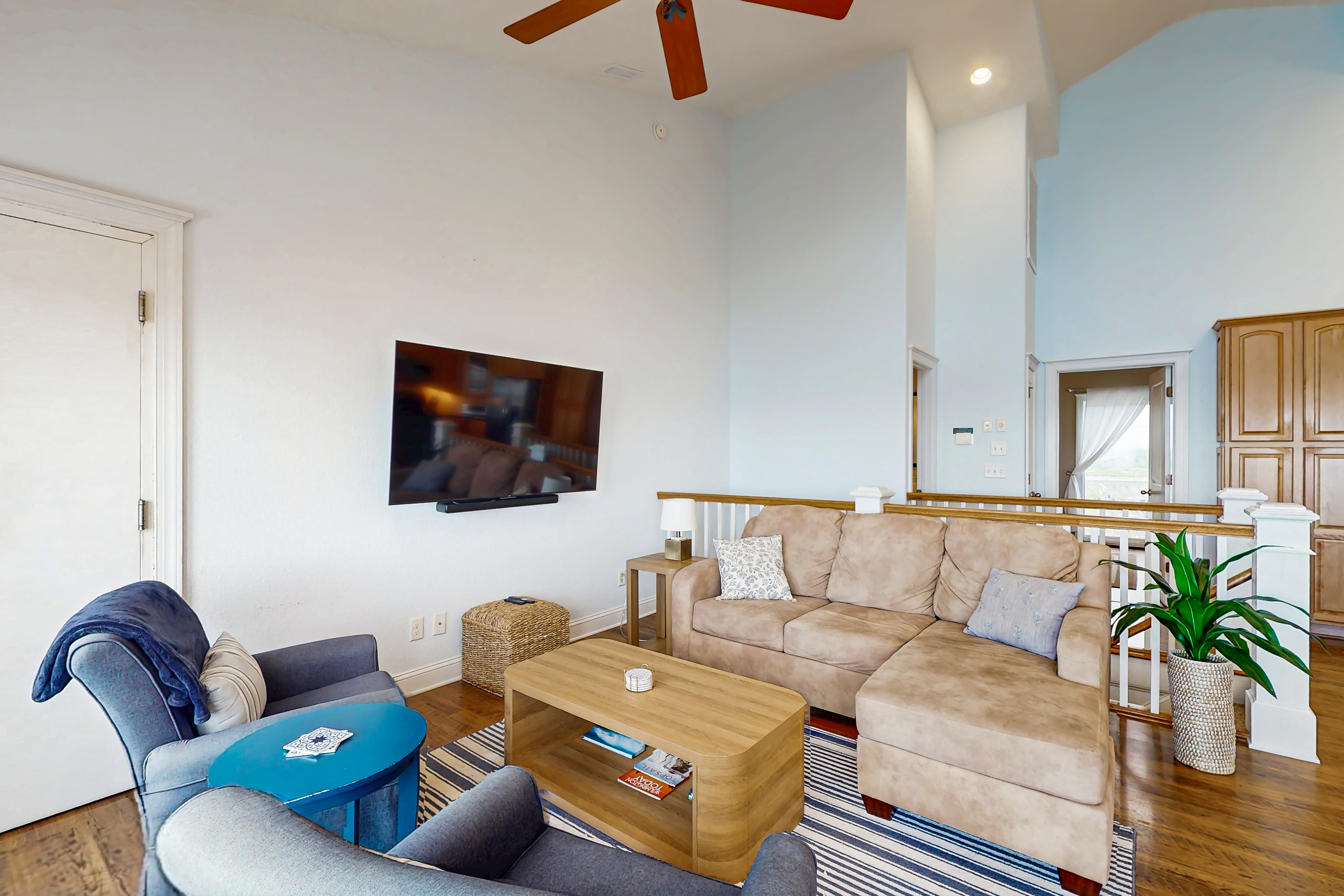 Sunshine- Oceanfront townhome with beach access, a pool, hot tub, & AC