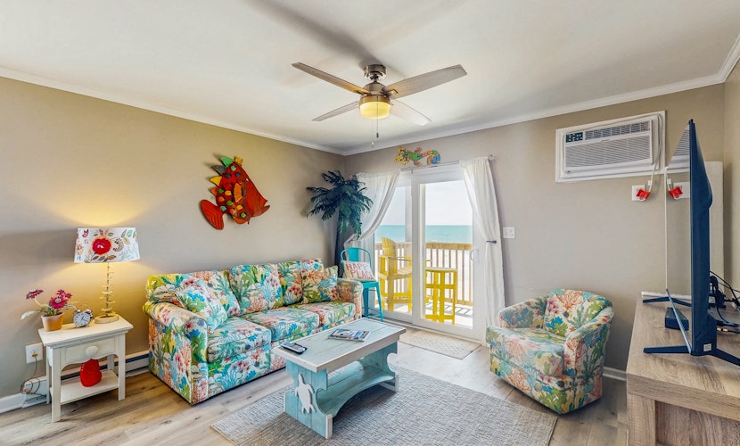 Oceanfront condo w/ kitchenette, TV, washer/dryer, and balcony