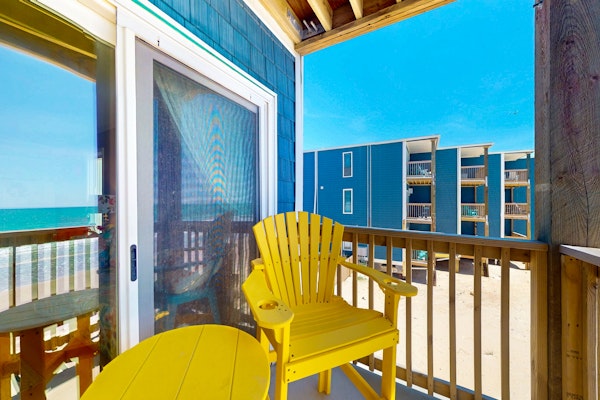 Oceanfront condo w/ kitchenette, TV, washer/dryer, and balcony