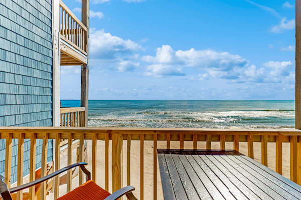 Cheerful beachfront condo with balcony, tennis court, & W/D - snowbird-friendly