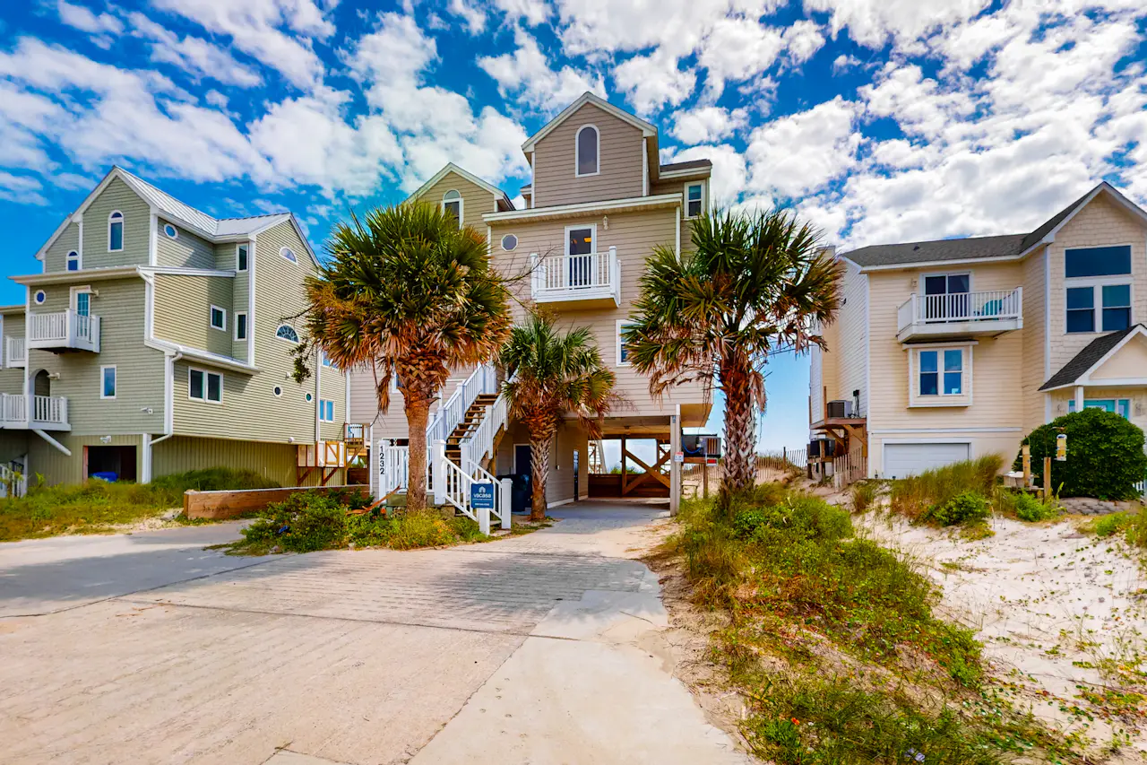N*N様 レアな商品！Kitty Beach House ファスナー根付マスコッ NTB1232 Sandy Cheeks | 3 Bed North Topsail Beach, NC House | Vacasa