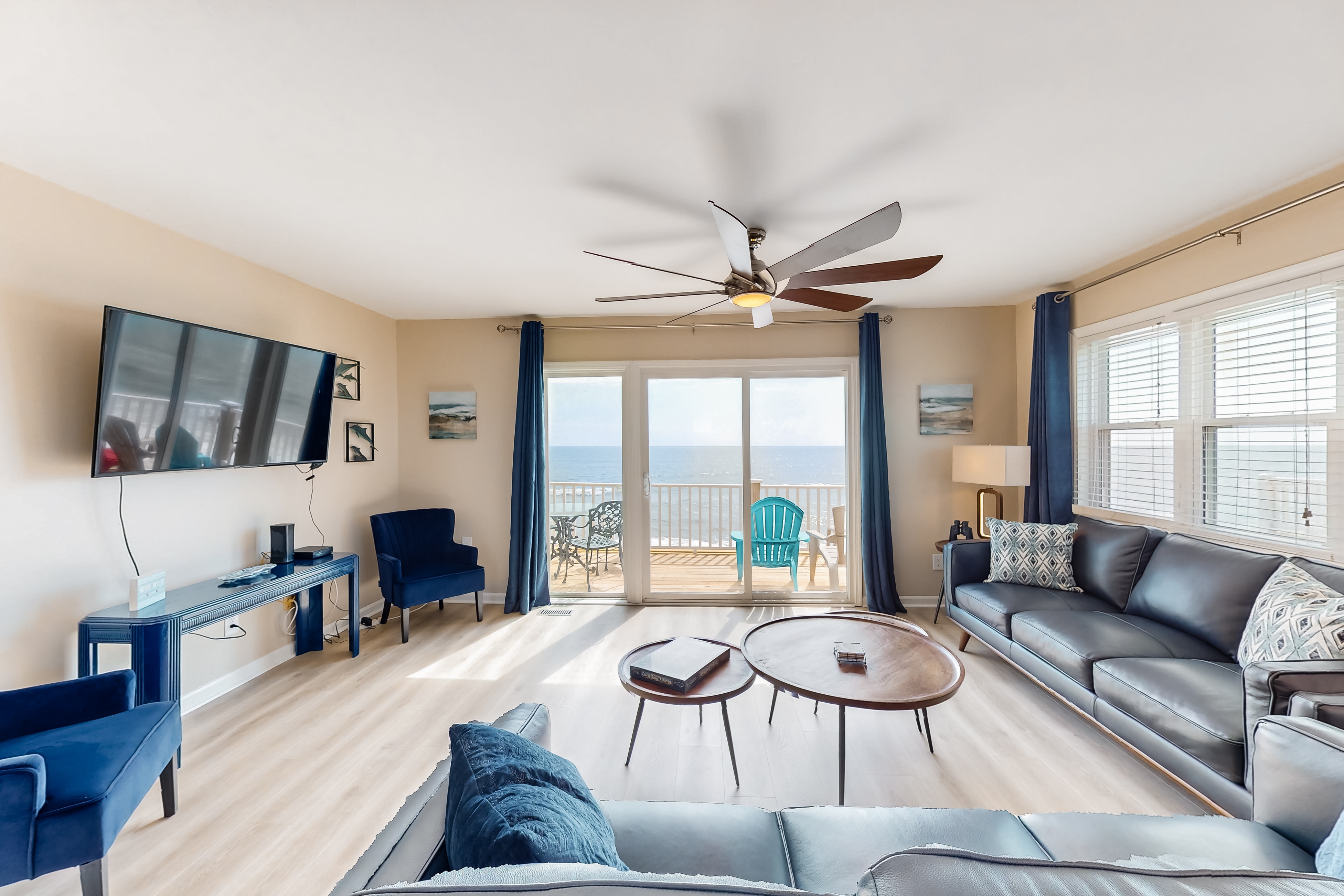 Renovated townhome right on the ocean with private beach & coffee stations