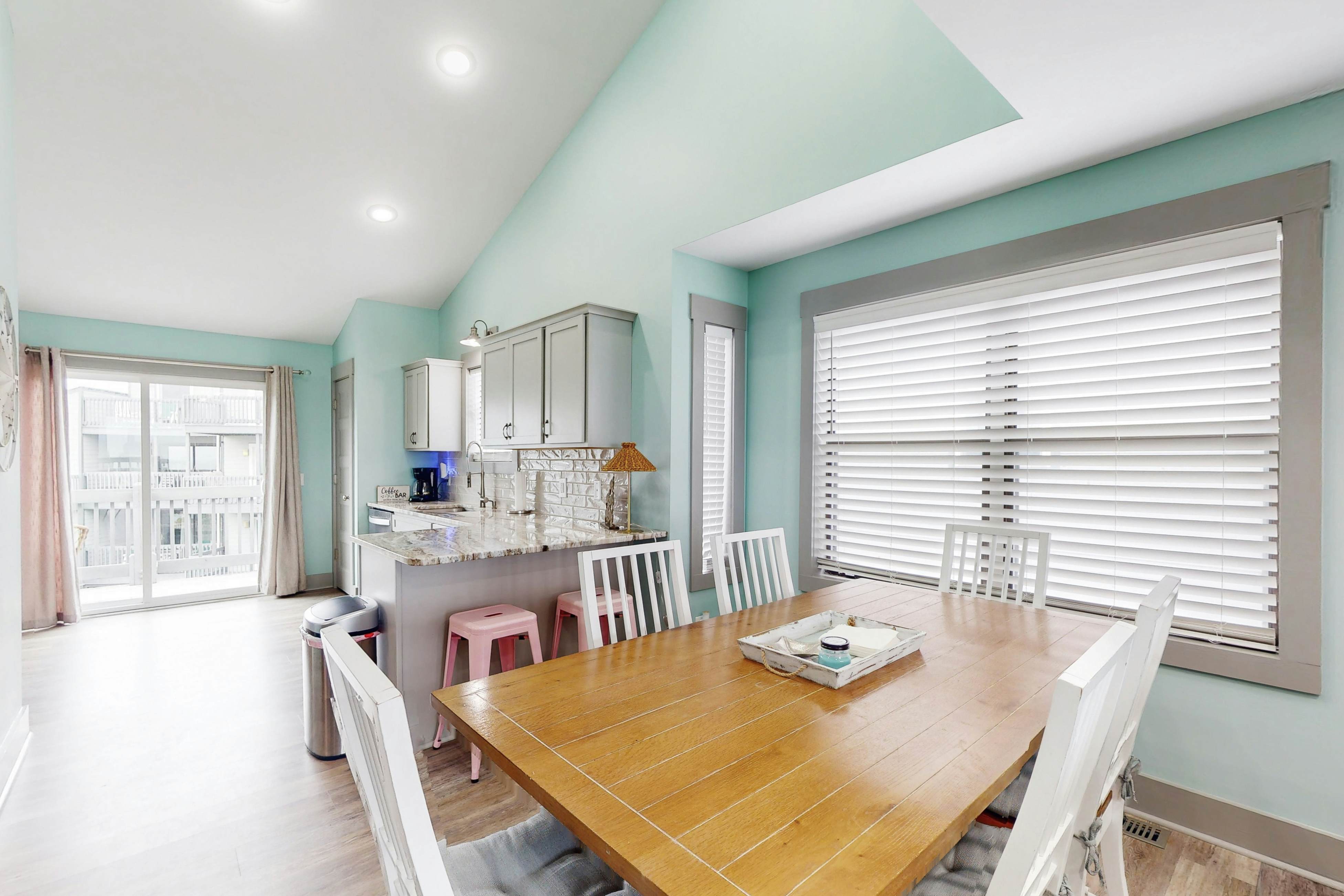 NTBSW220 Toes in the Sand