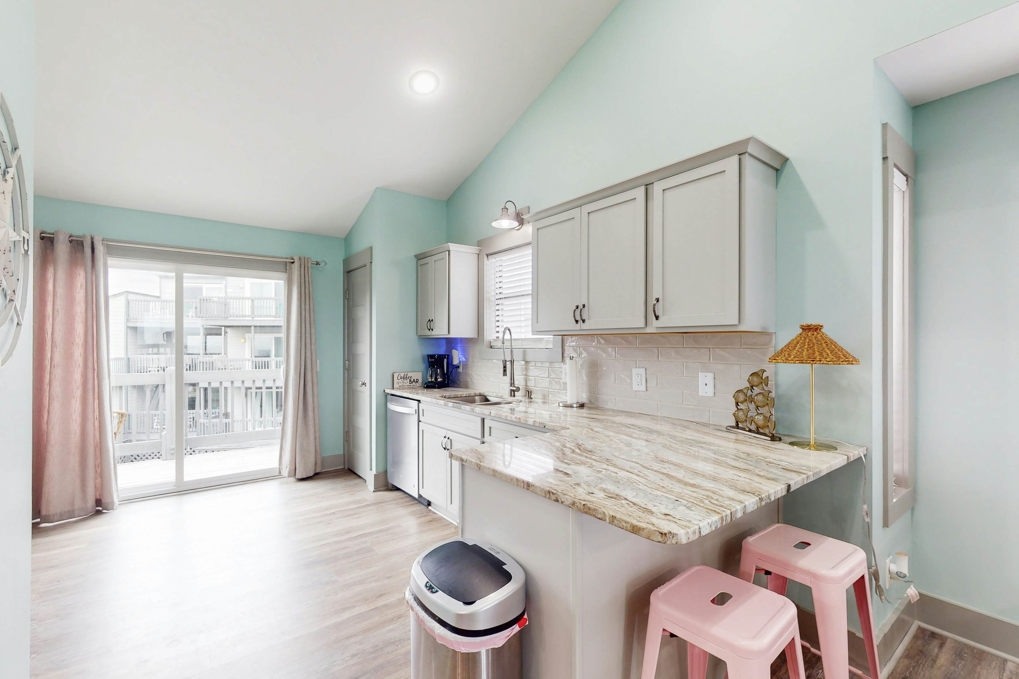 NTBSW220 Toes in the Sand