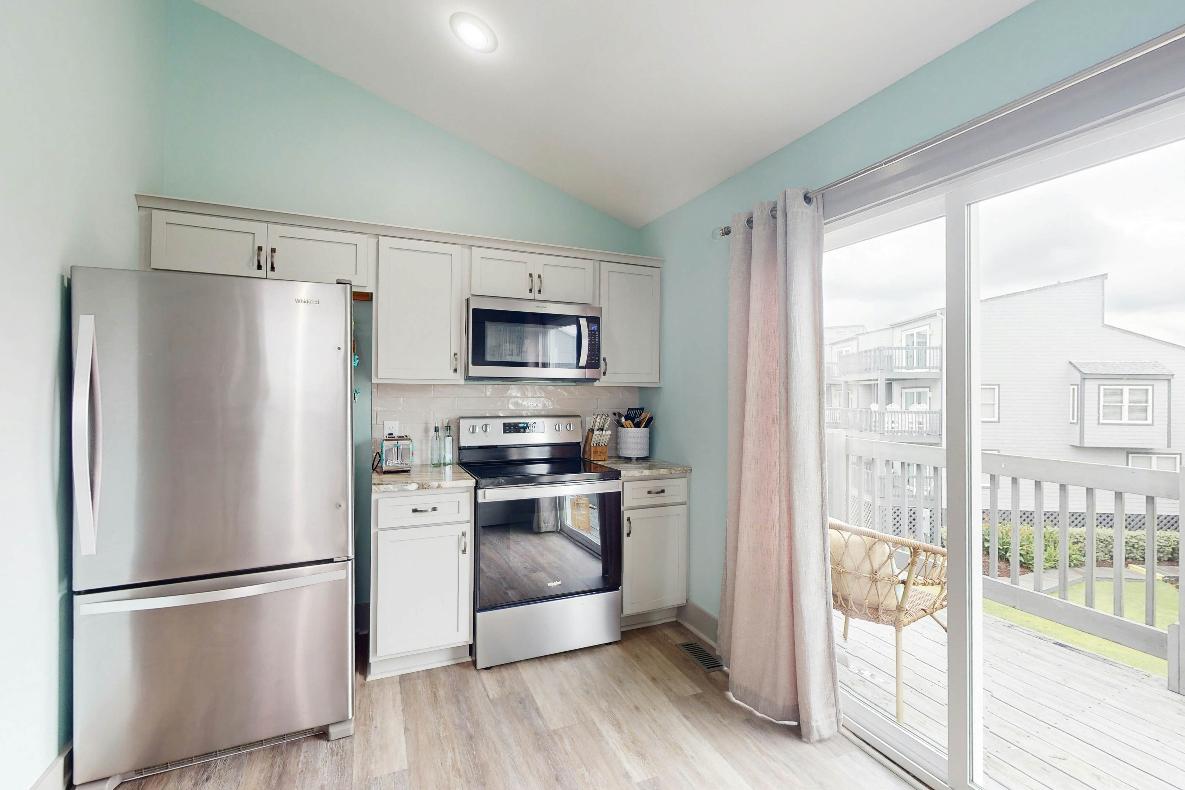 NTBSW220 Toes in the Sand