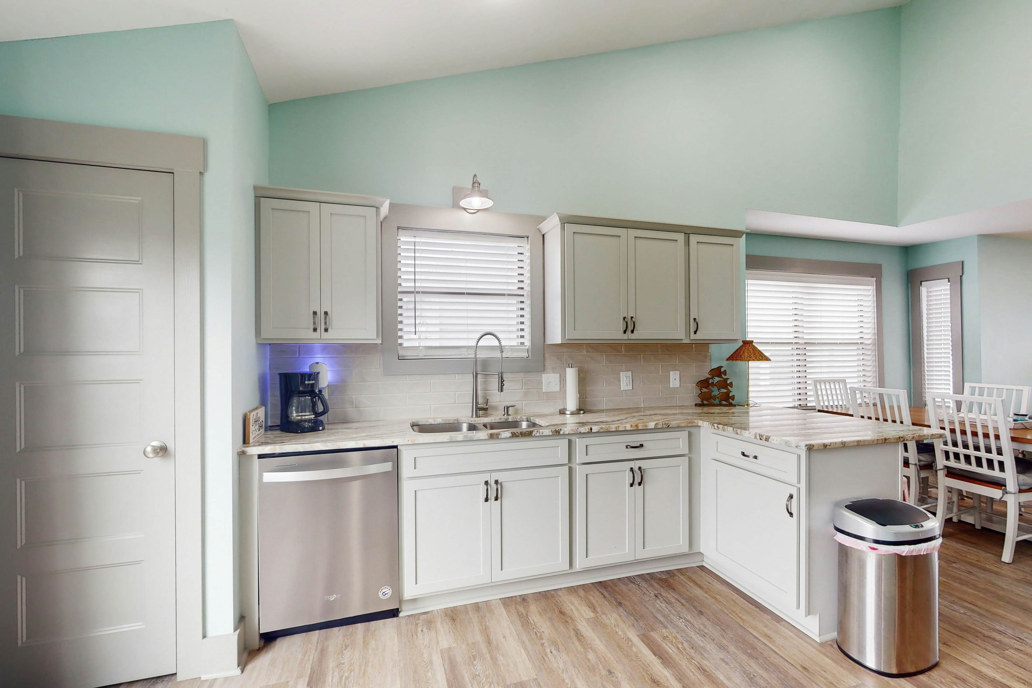 NTBSW220 Toes in the Sand