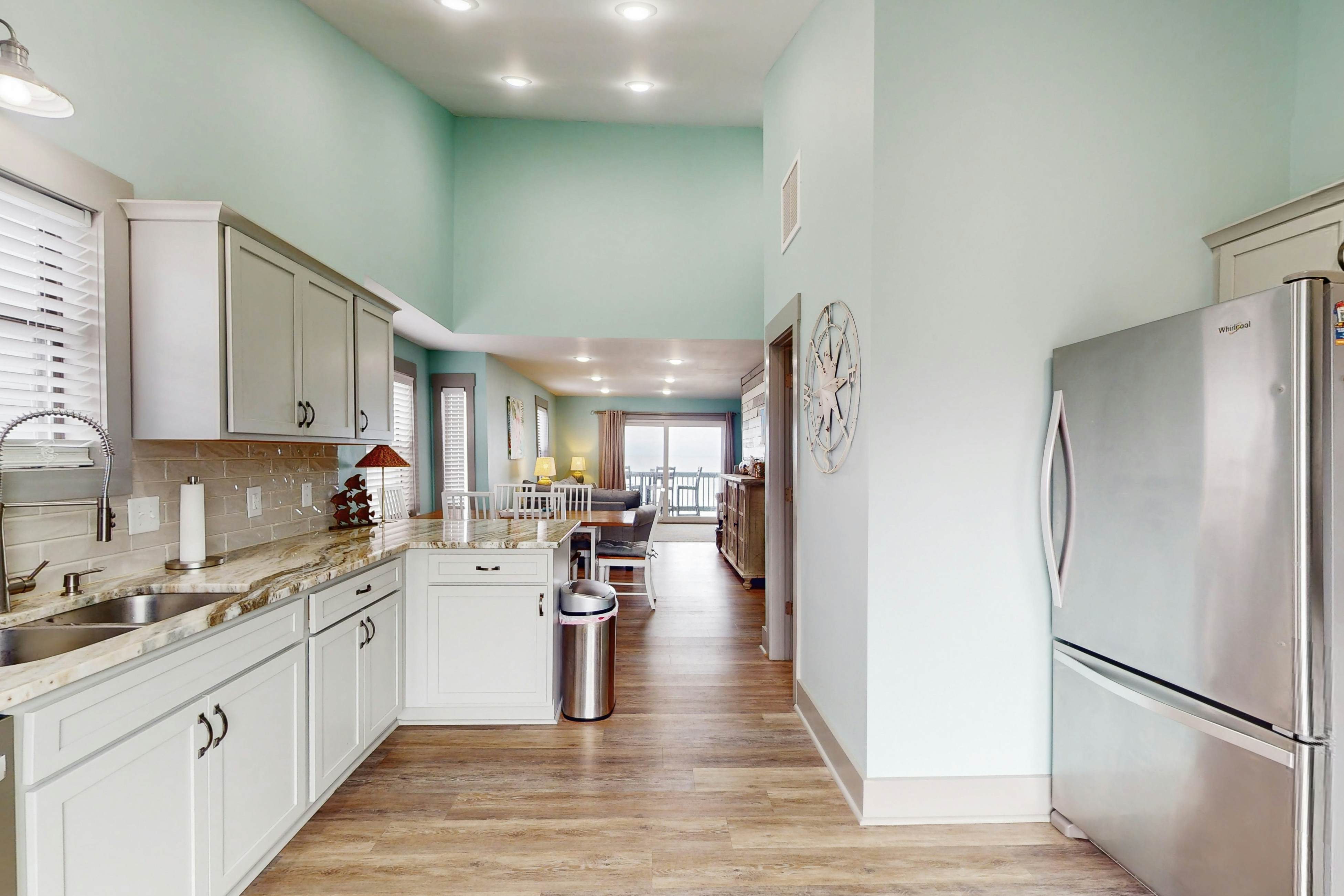 NTBSW220 Toes in the Sand