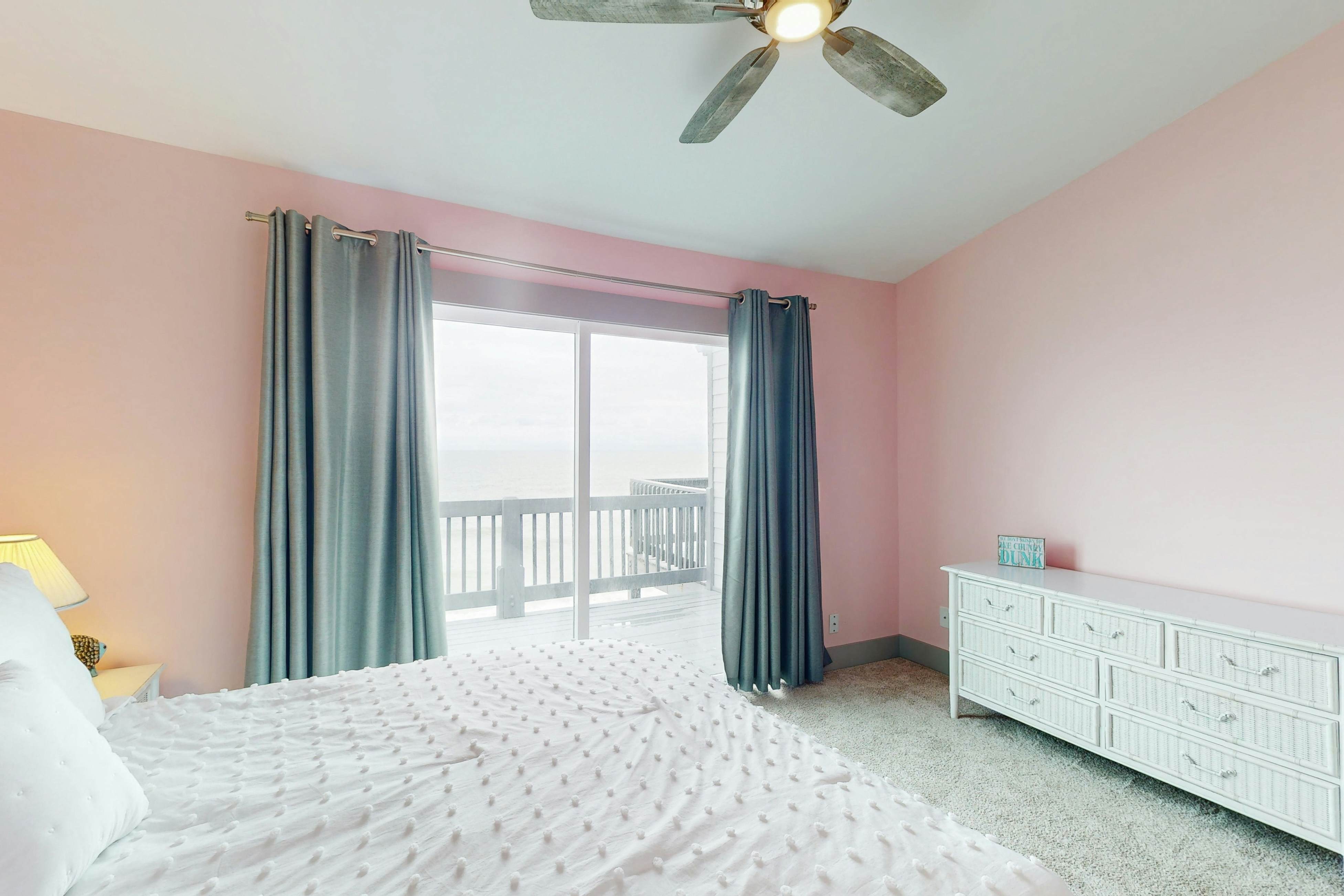 NTBSW220 Toes in the Sand