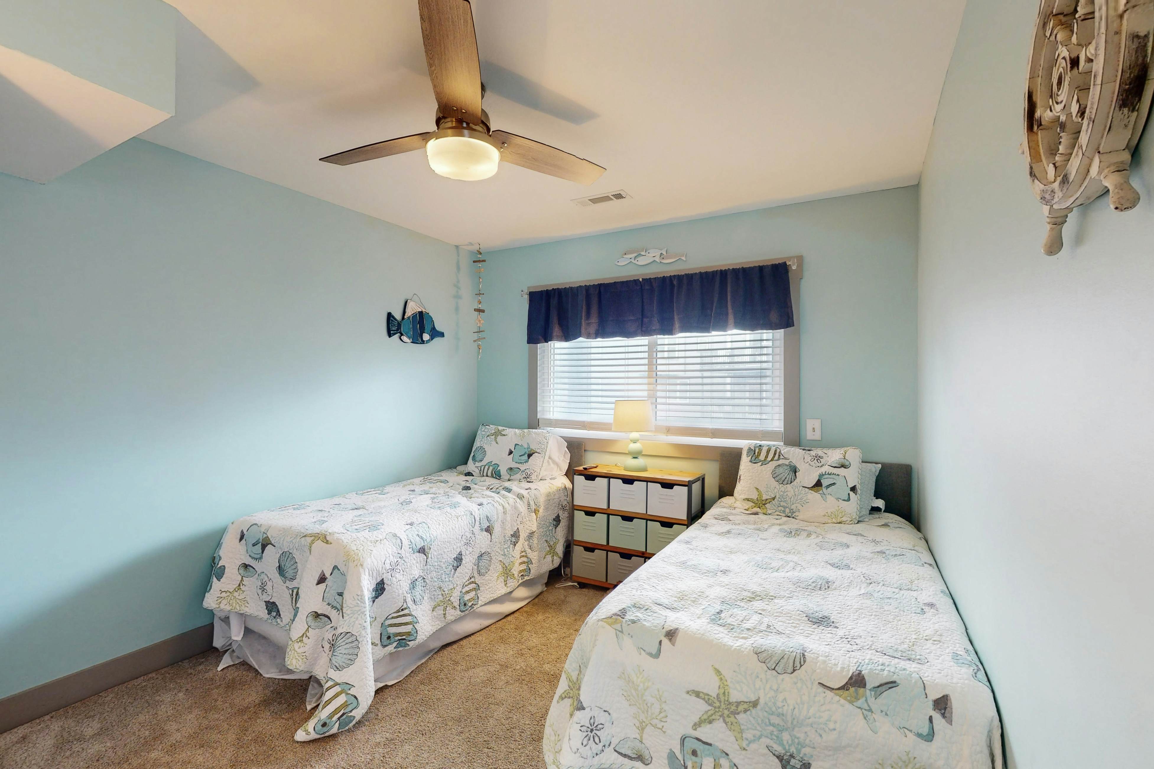 NTBSW220 Toes in the Sand