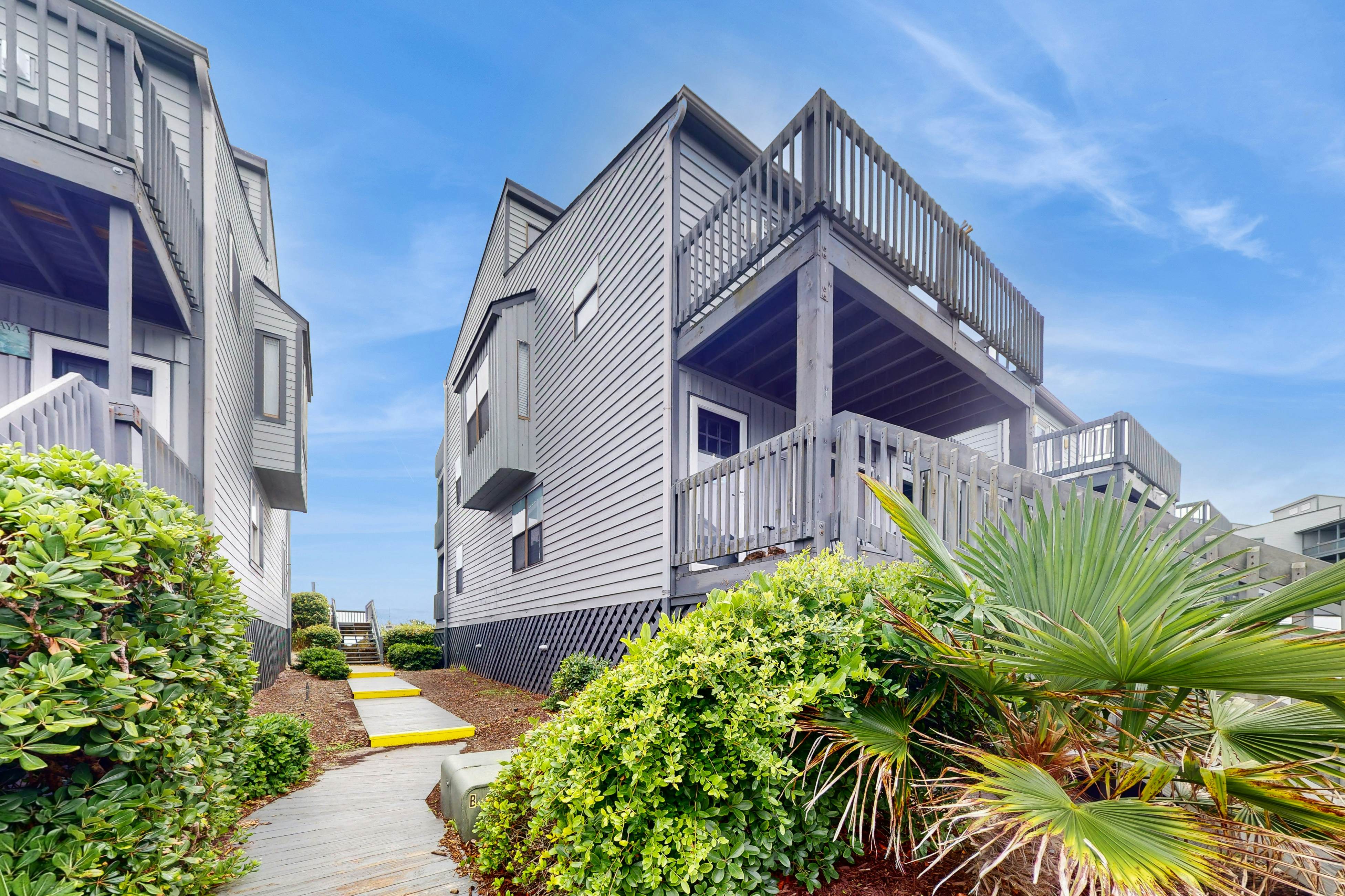 NTBSW220 Toes in the Sand