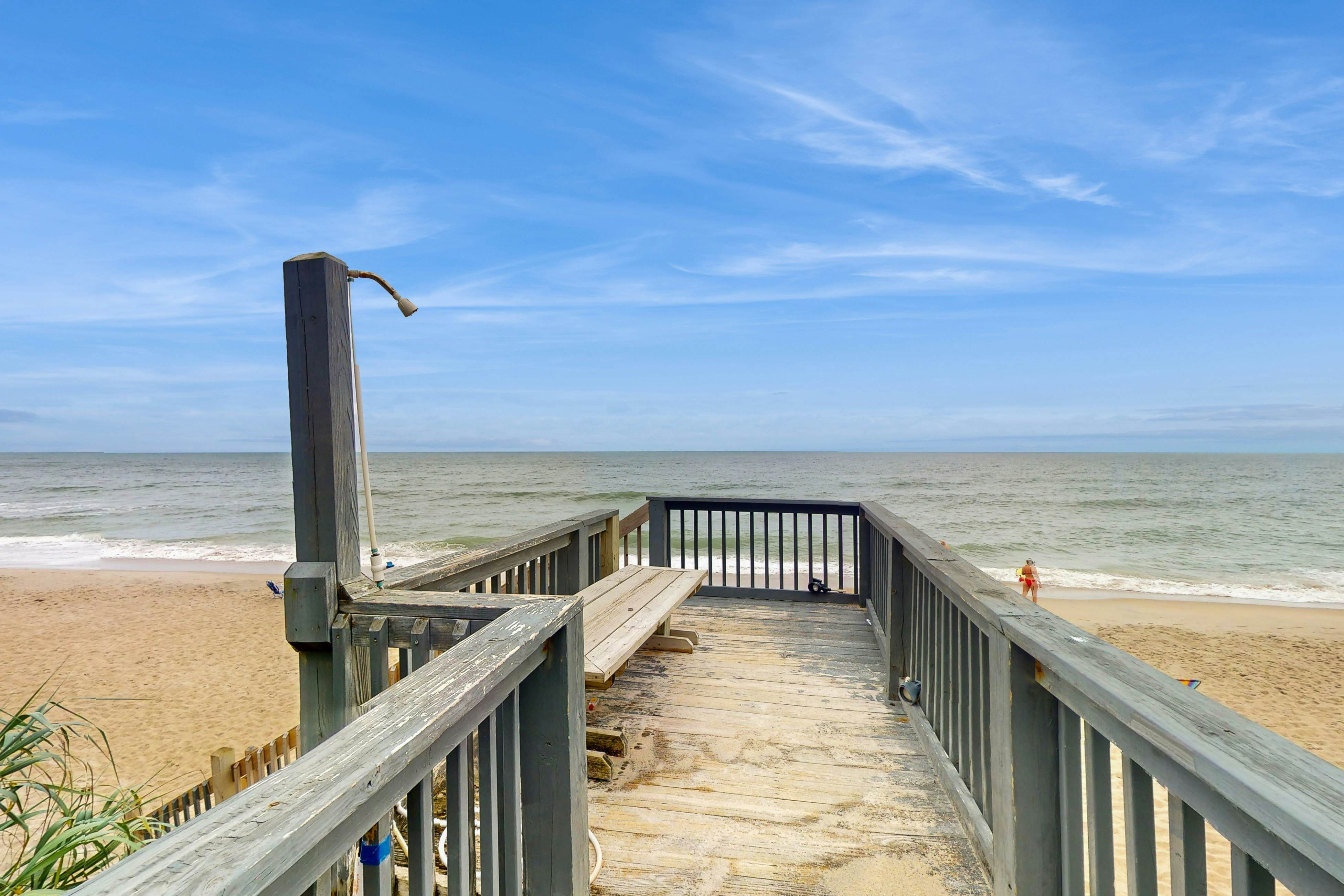 NTBSW220 Toes in the Sand