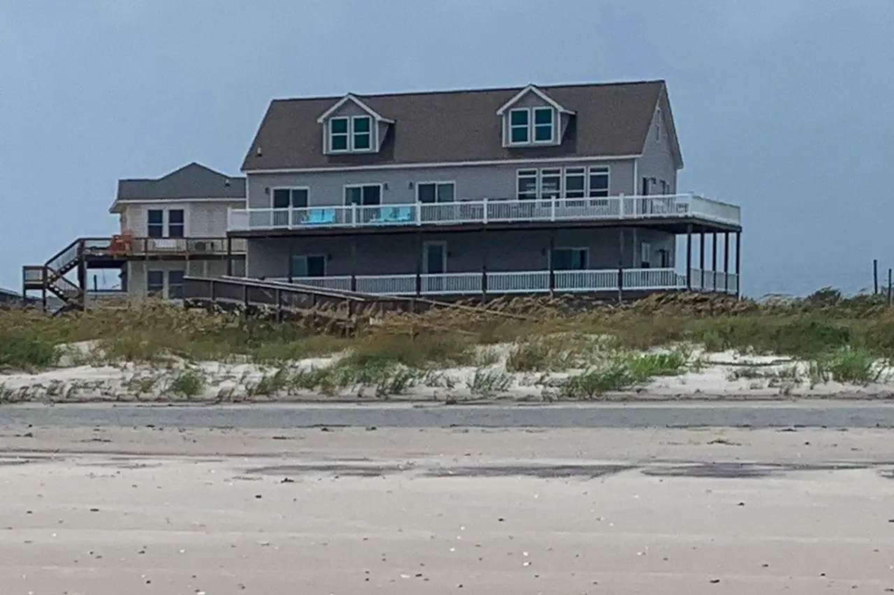 NTB2387 Paradise | 9 Bed North Topsail Beach, NC House | Vacasa