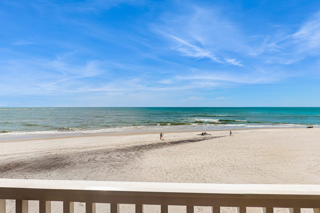 Dog-friendly oceanfront home with direct beach access and close to attractions