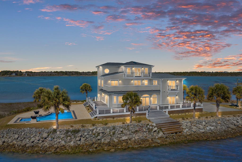 Sneads Island: Luxurious private island home with pool, wraparound deck, & firepit