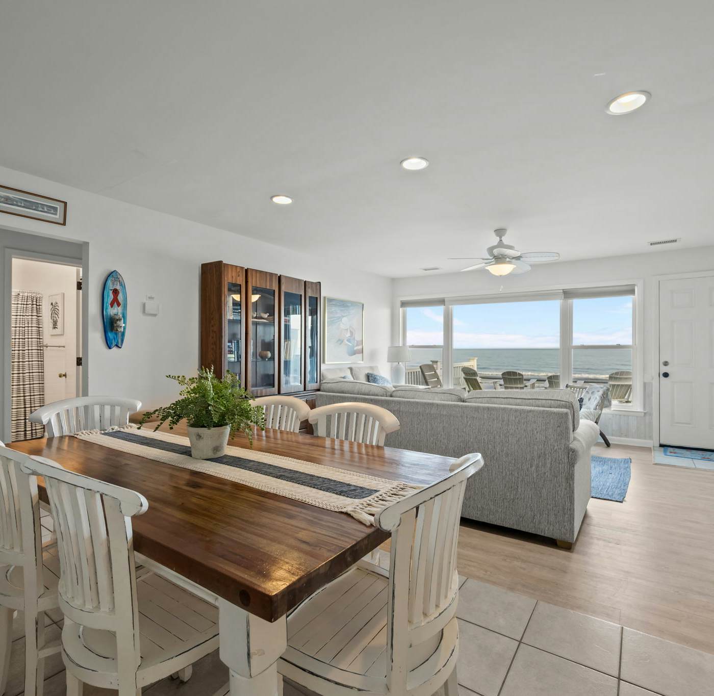 SC1824 The Beach Hut