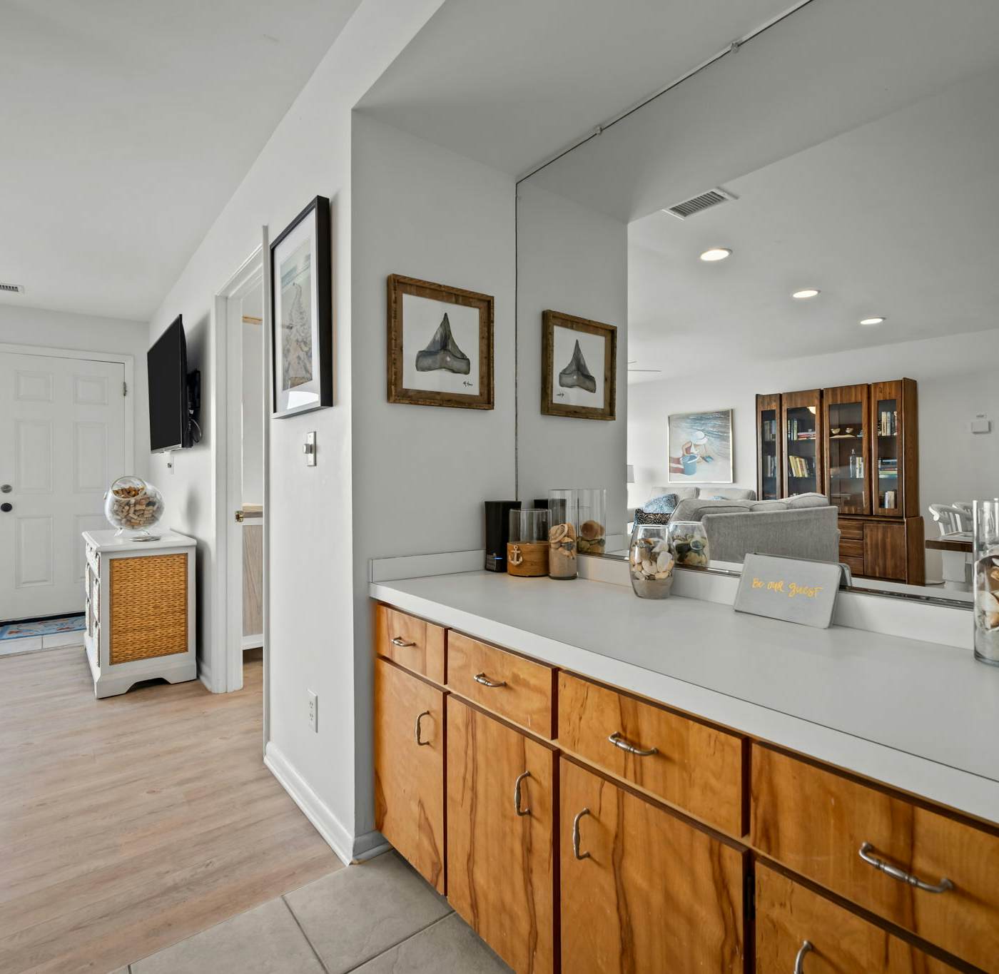 SC1824 The Beach Hut