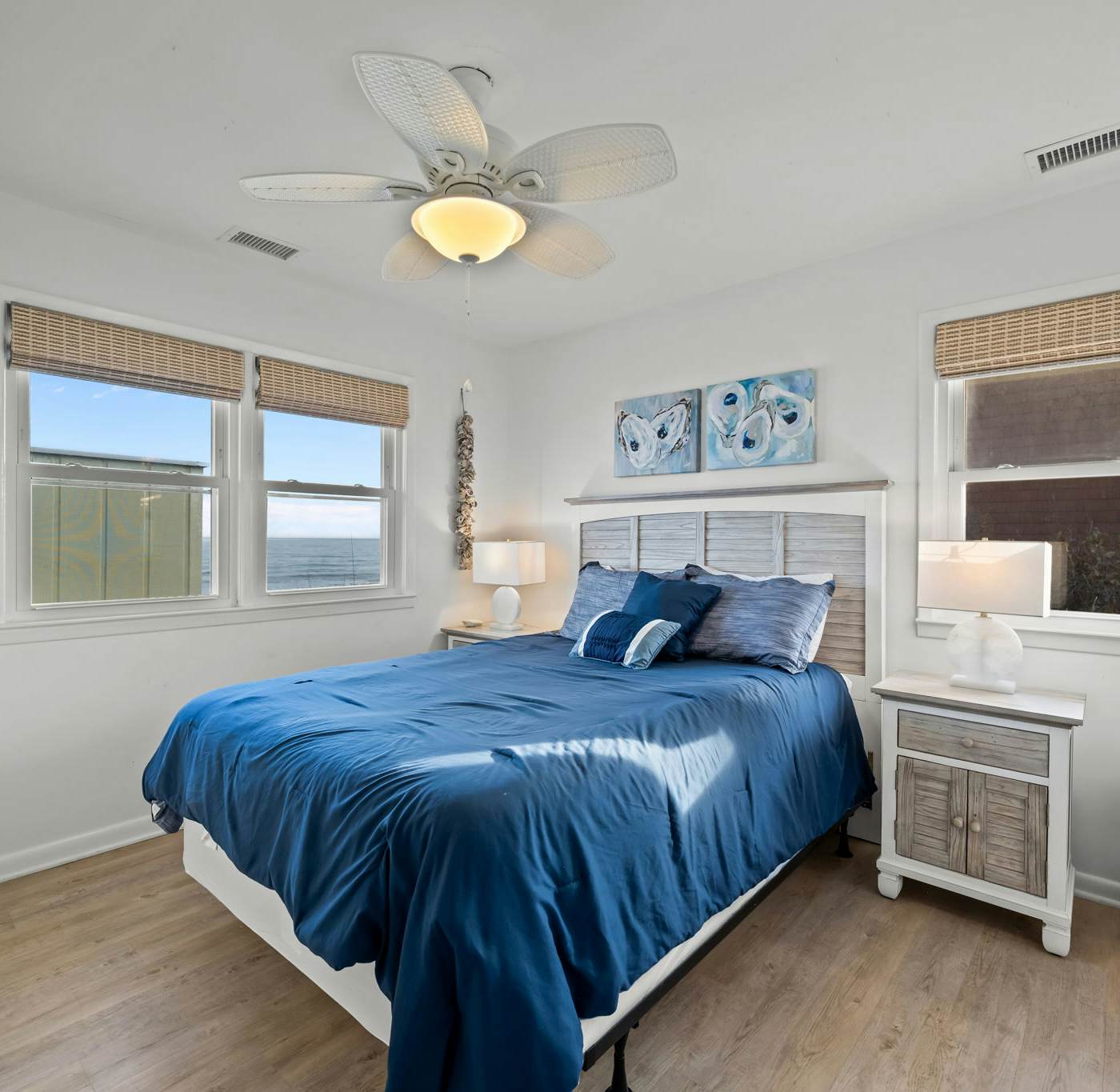 SC1824 The Beach Hut