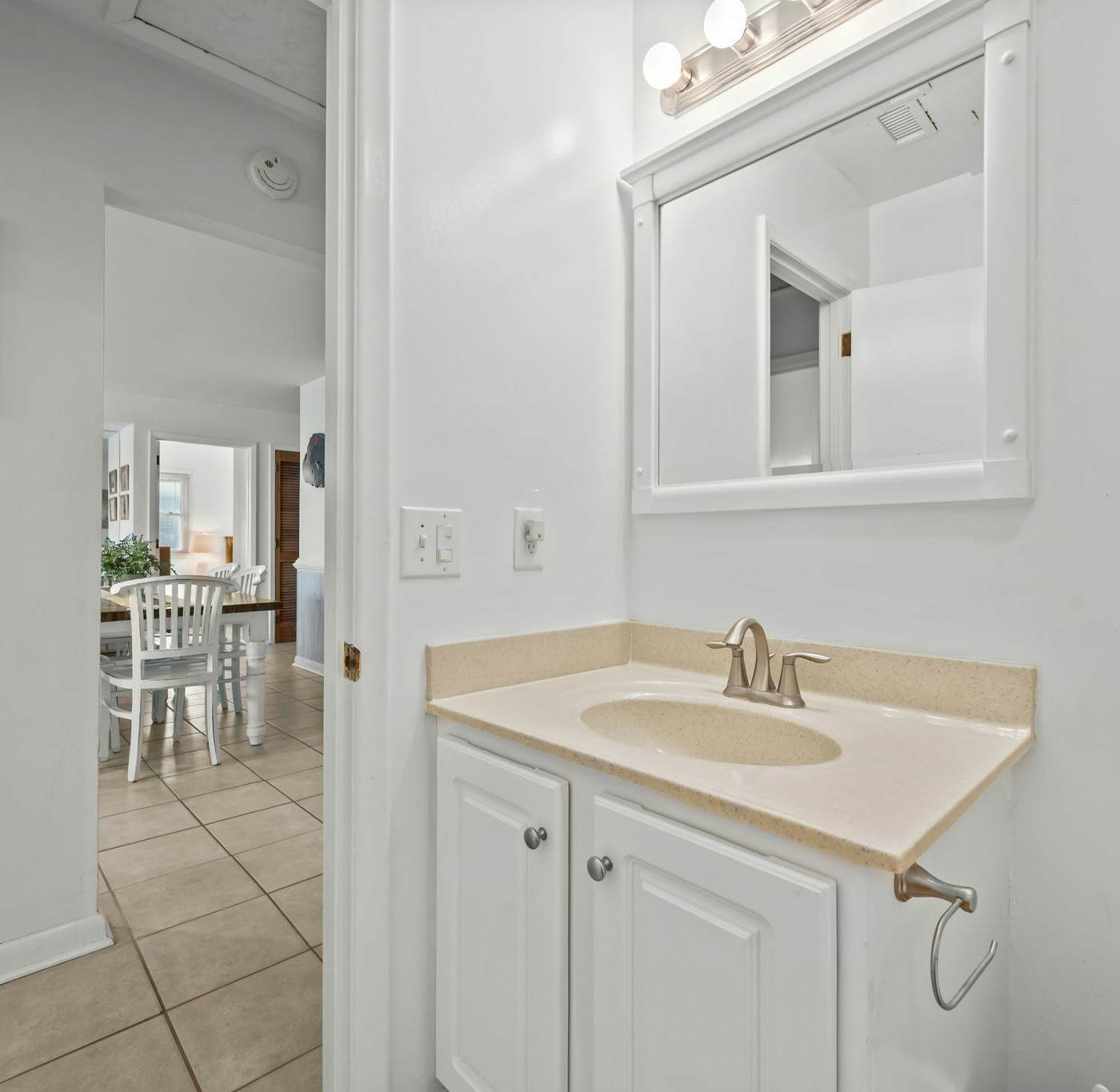 SC1824 The Beach Hut