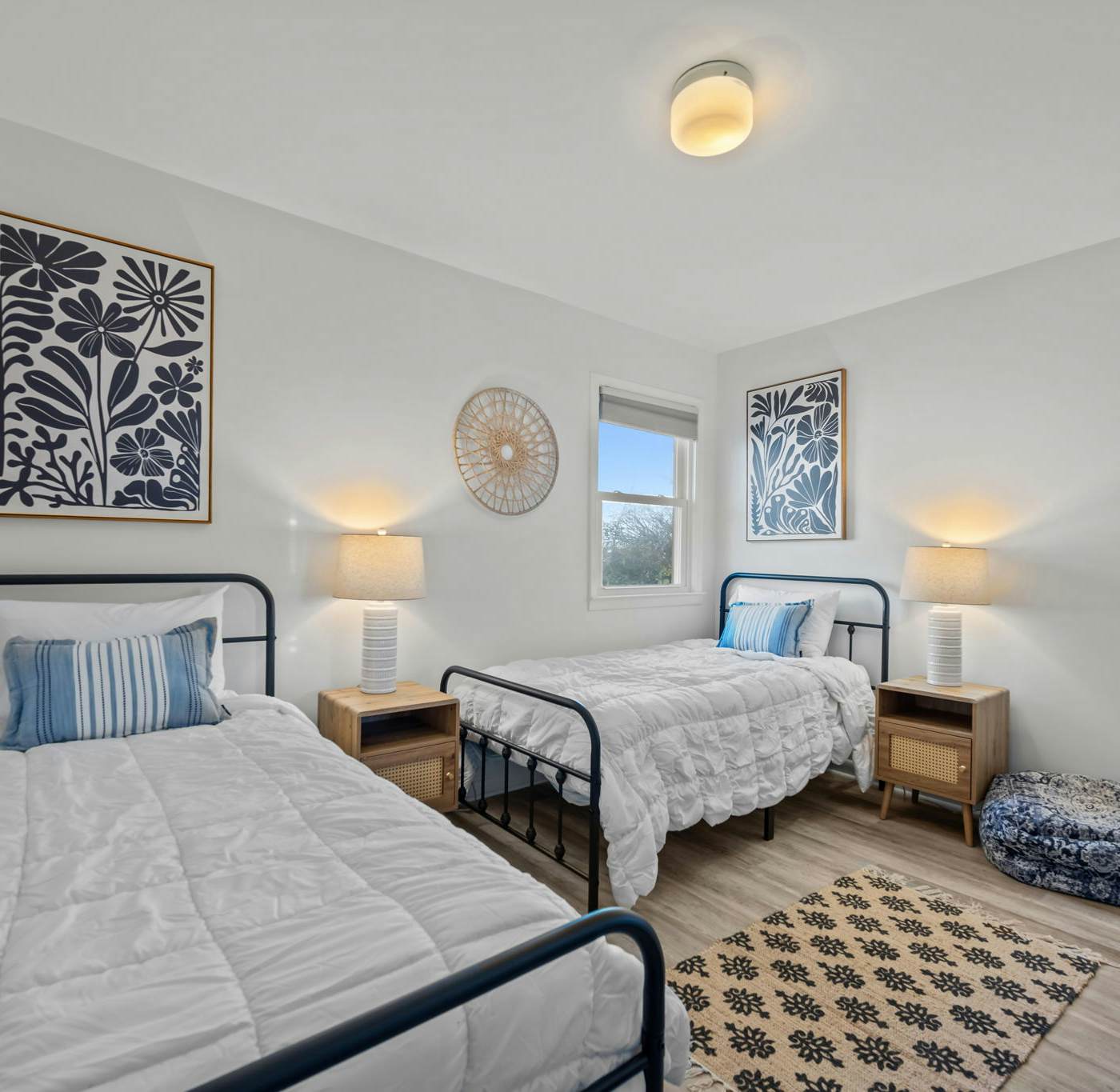 SC1824 The Beach Hut