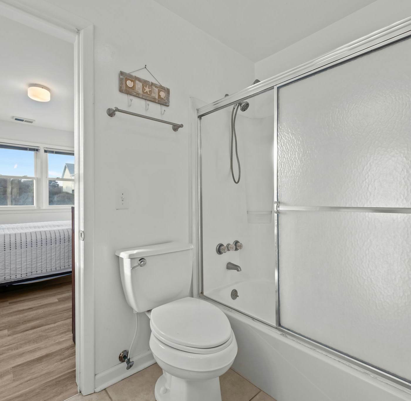 SC1824 The Beach Hut