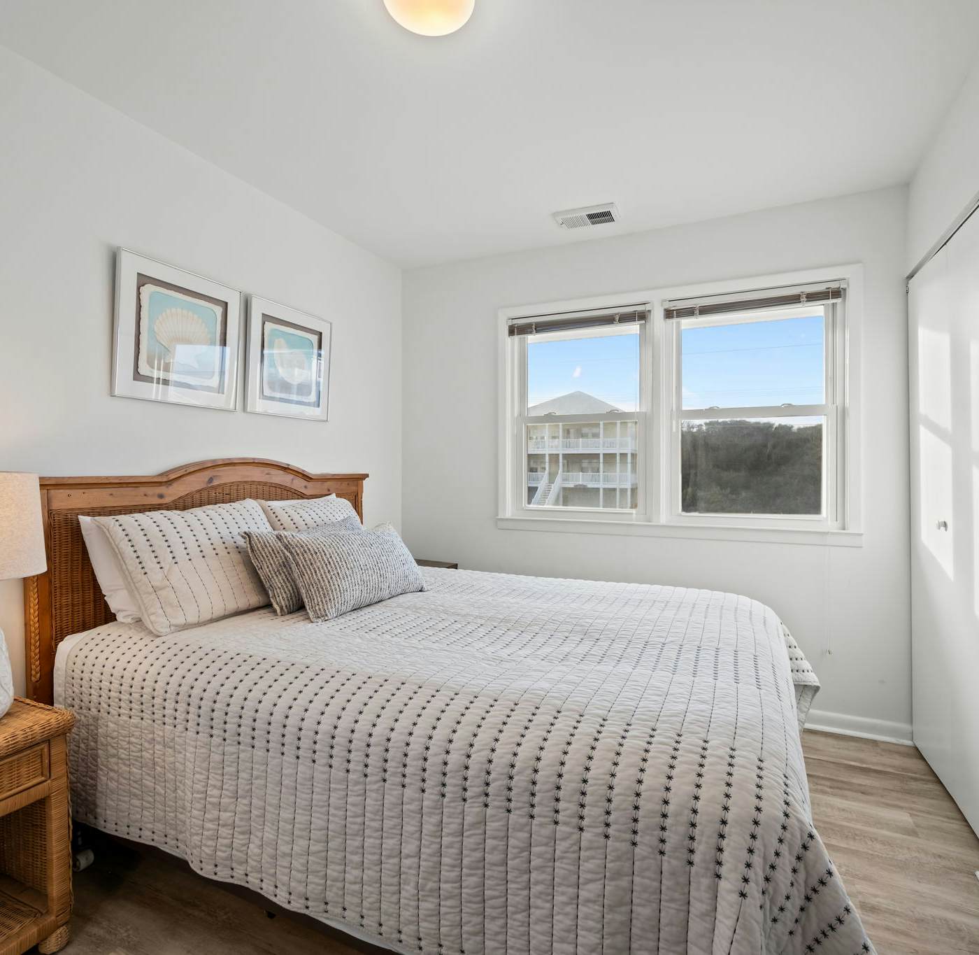 SC1824 The Beach Hut