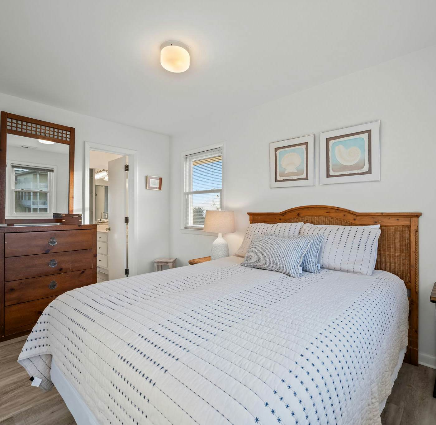 SC1824 The Beach Hut