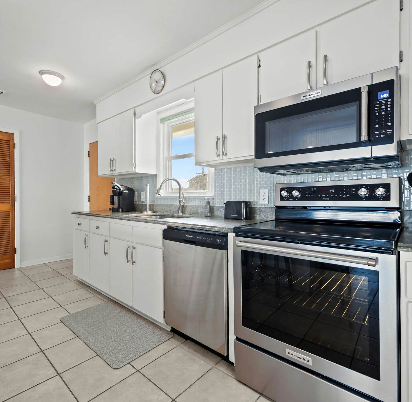 SC1824 The Beach Hut