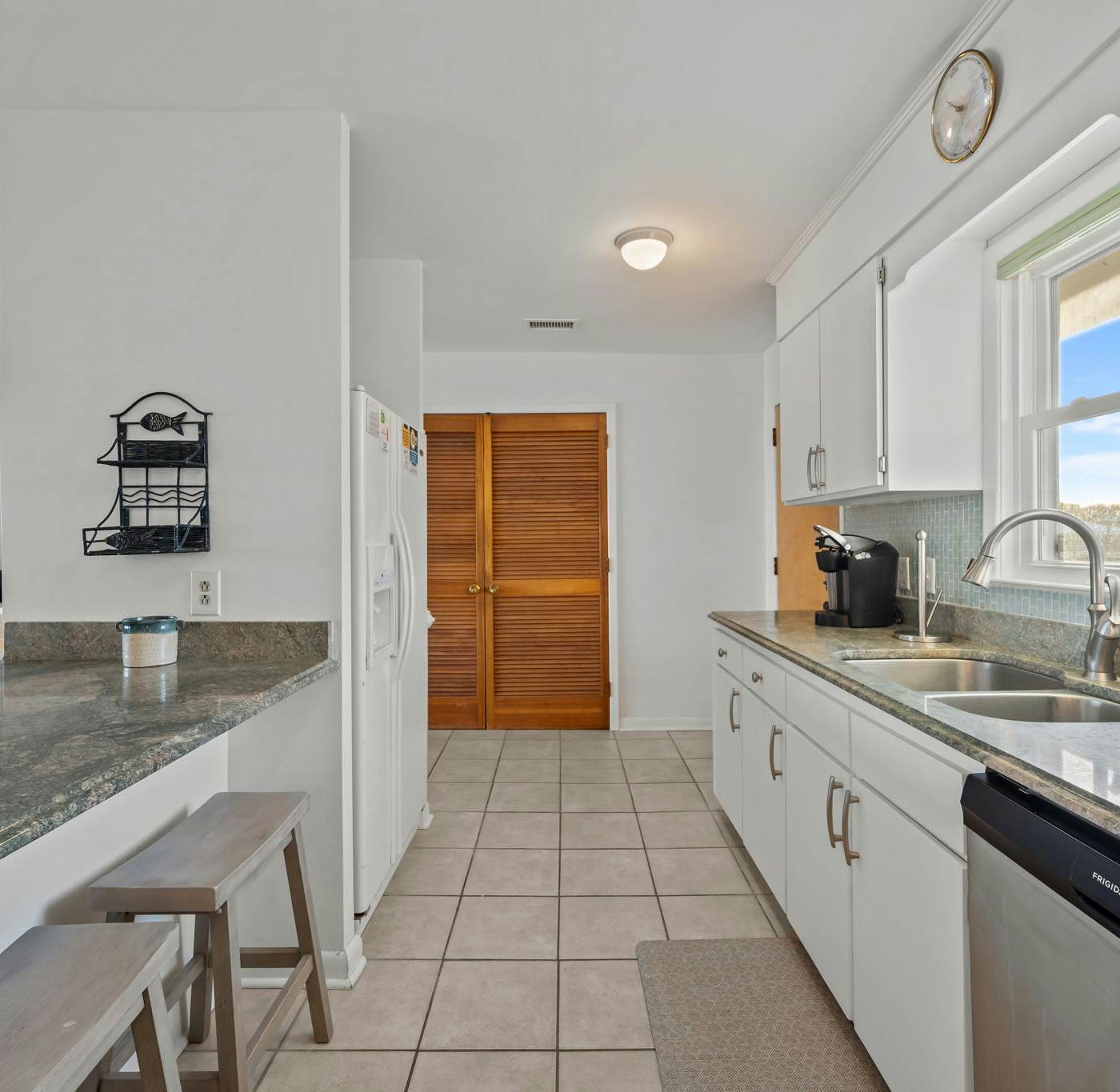 SC1824 The Beach Hut