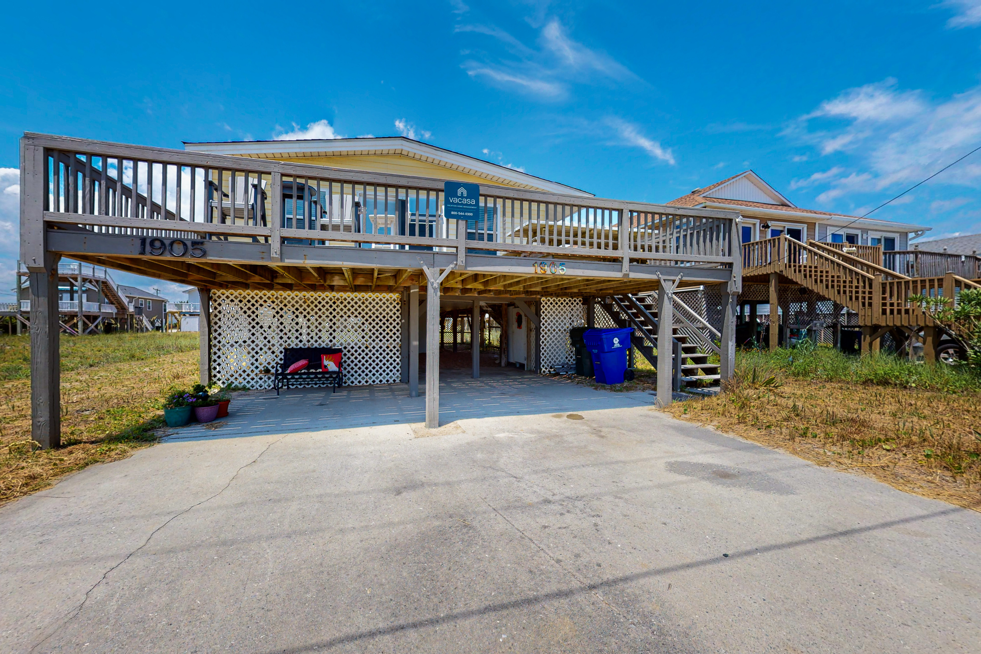 Oceanview home with beach access, deck, washer/dryer & central AC