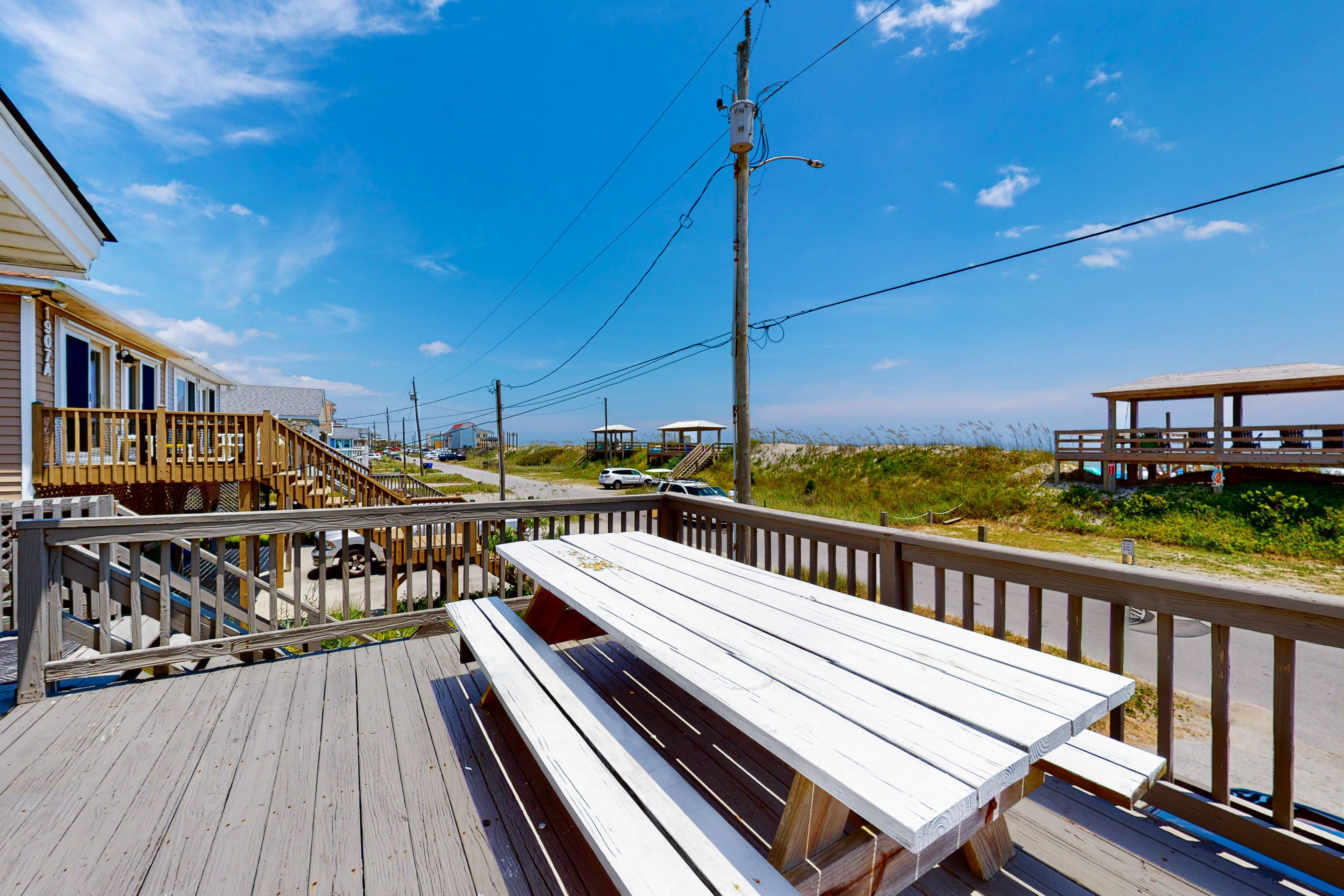 Oceanview home with beach access, deck, washer/dryer & central AC