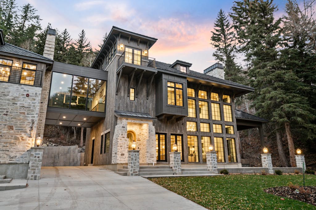 Pont de Rêves: Luxe Sundance Riverfront Chateau