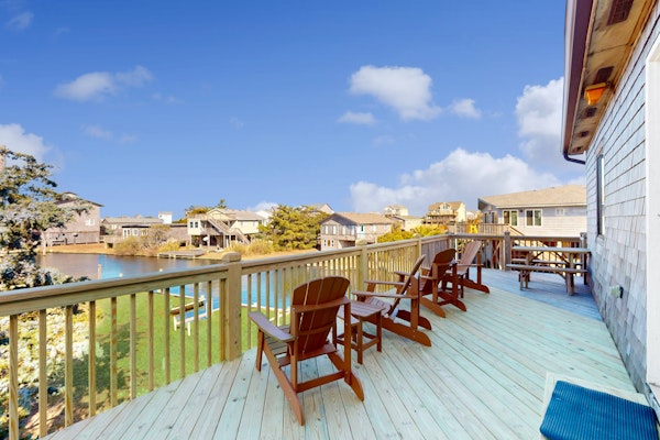Waterfront, dog-friendly house with lovely water views, pool access & deck