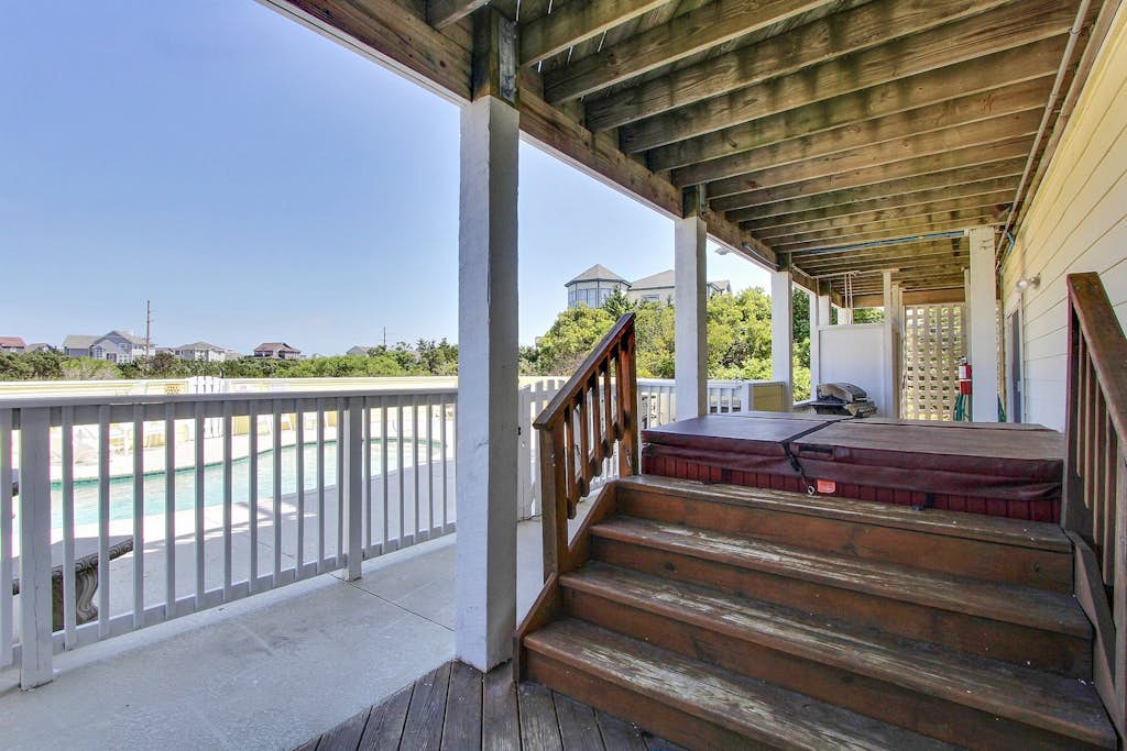 Waterfront home with private pool, hot tub, pool table & theater- near the beach