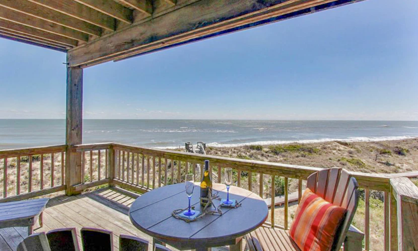 Oceanfront condo with incredible views, pool access, washer/dryer & AC