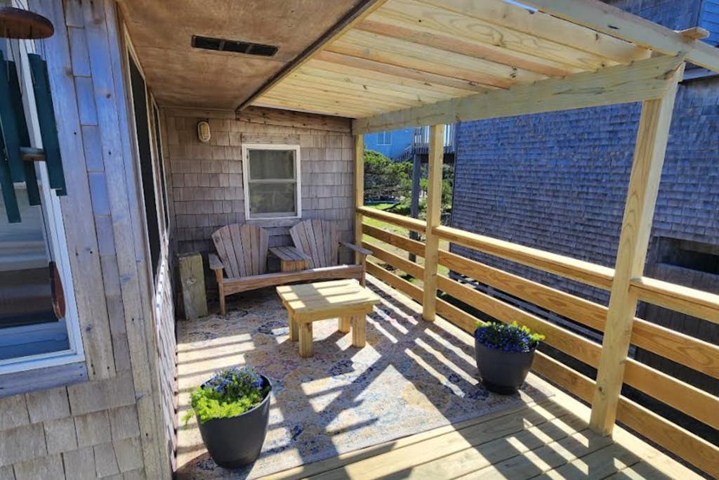 Sound-side home with a yard, central AC & washer/dryer - walk to beaches