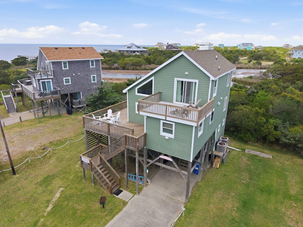 Askins Creek Cottage:Waterfront, Private Hot Tub, Kayaks
