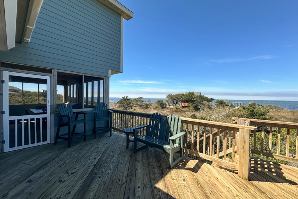 Waterfront dog-friendly house with free WiFi, private W/D, & shared pool