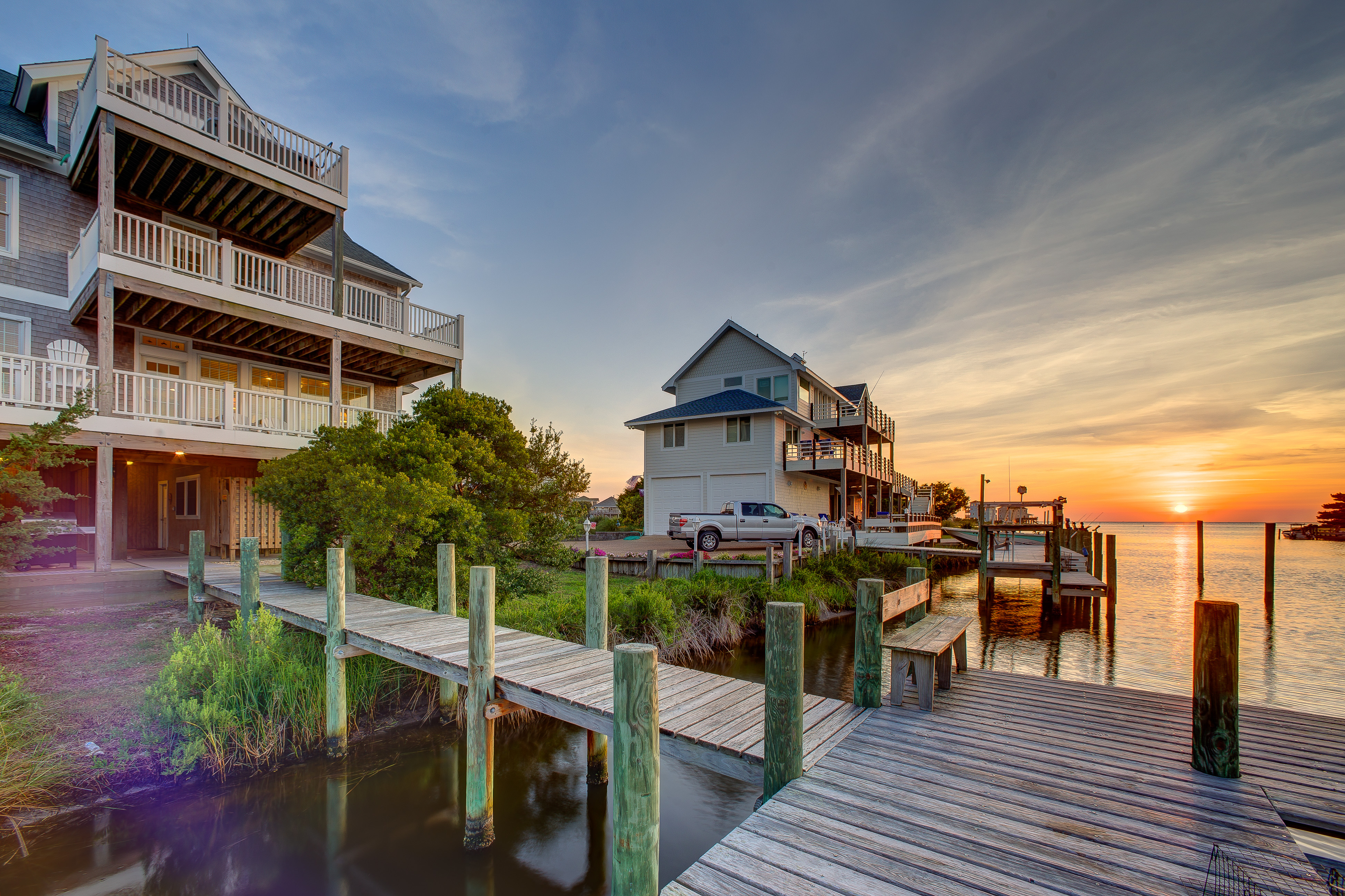 Huge, canal-front home w/private hot tub, WiFi, central AC, washer & dryer, dock