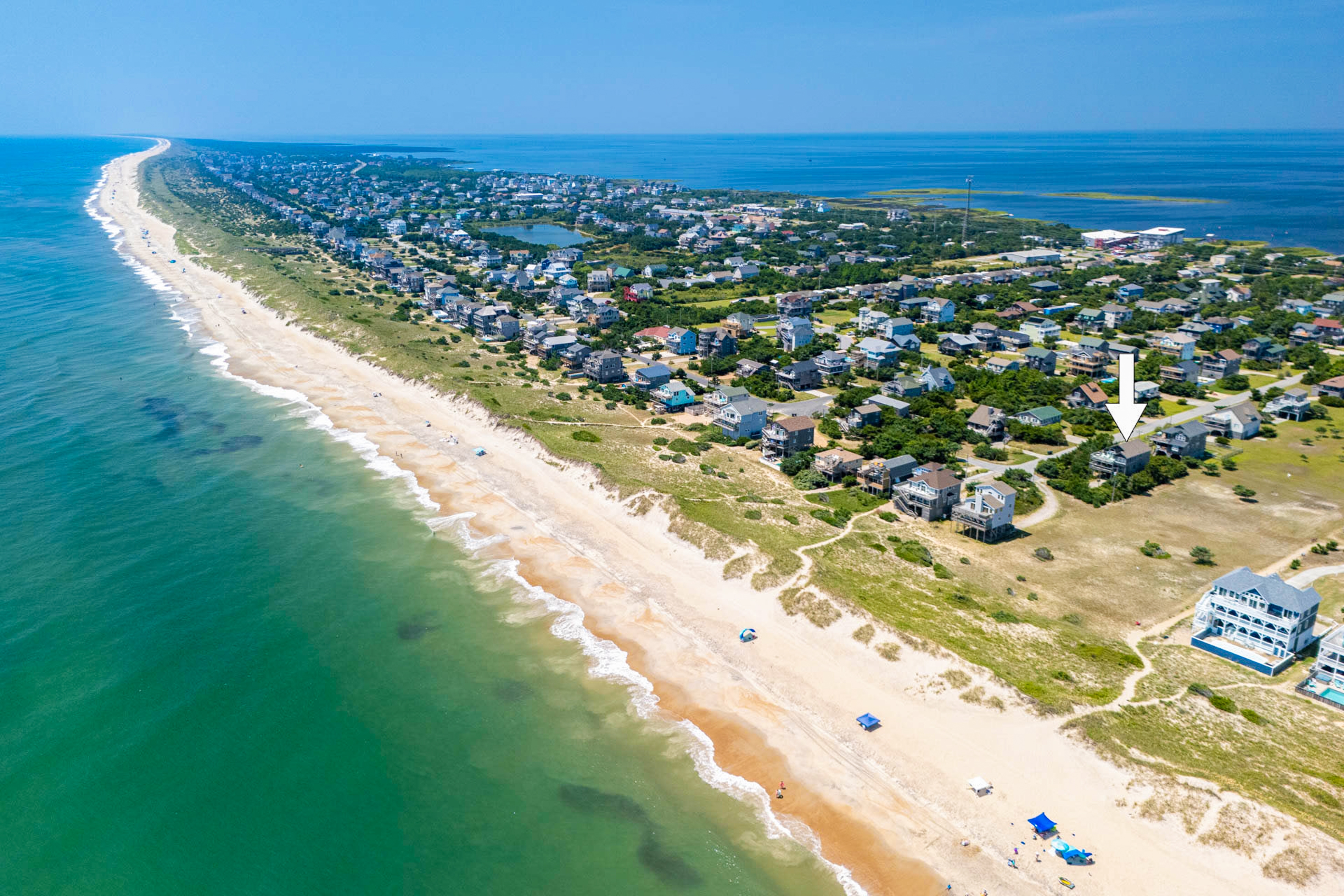 Perfect semi-oceanfront Getaway with Full Kitchen, WIFI, and A/C | Dog-friendly