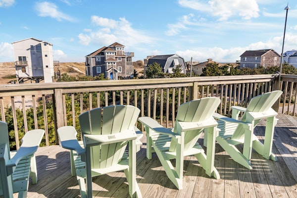 Perfect semi-oceanfront Getaway with Full Kitchen, WIFI, and A/C | Dog-friendly