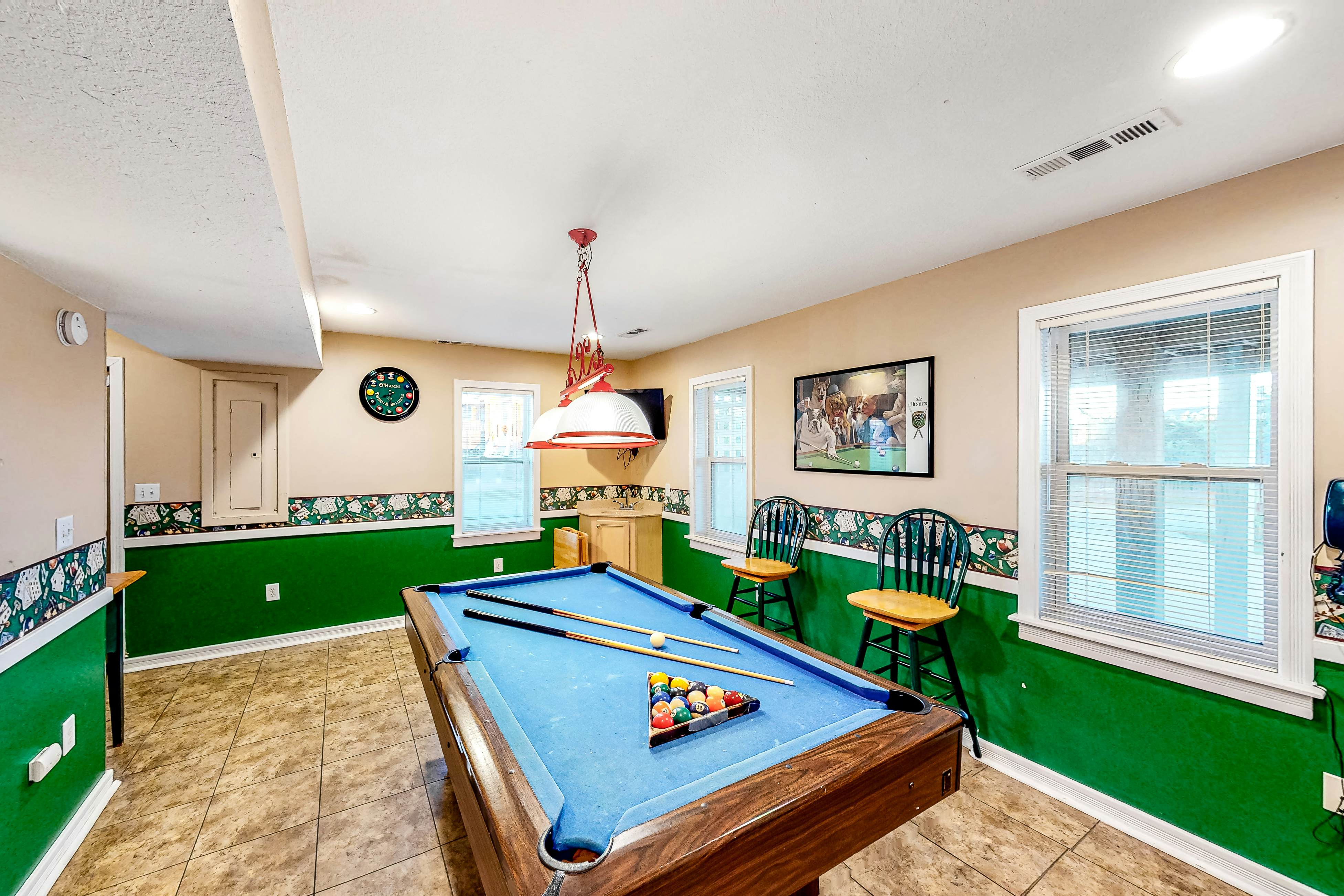 AVWKS101 Under The Boardwalk