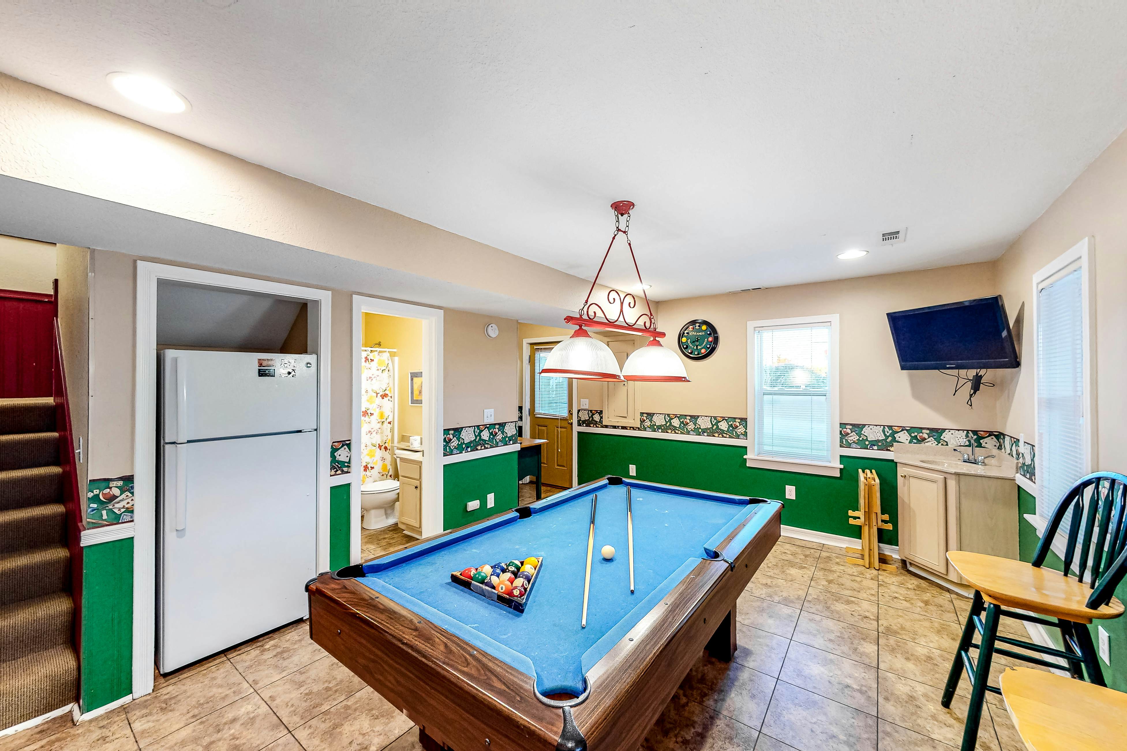 AVWKS101 Under The Boardwalk