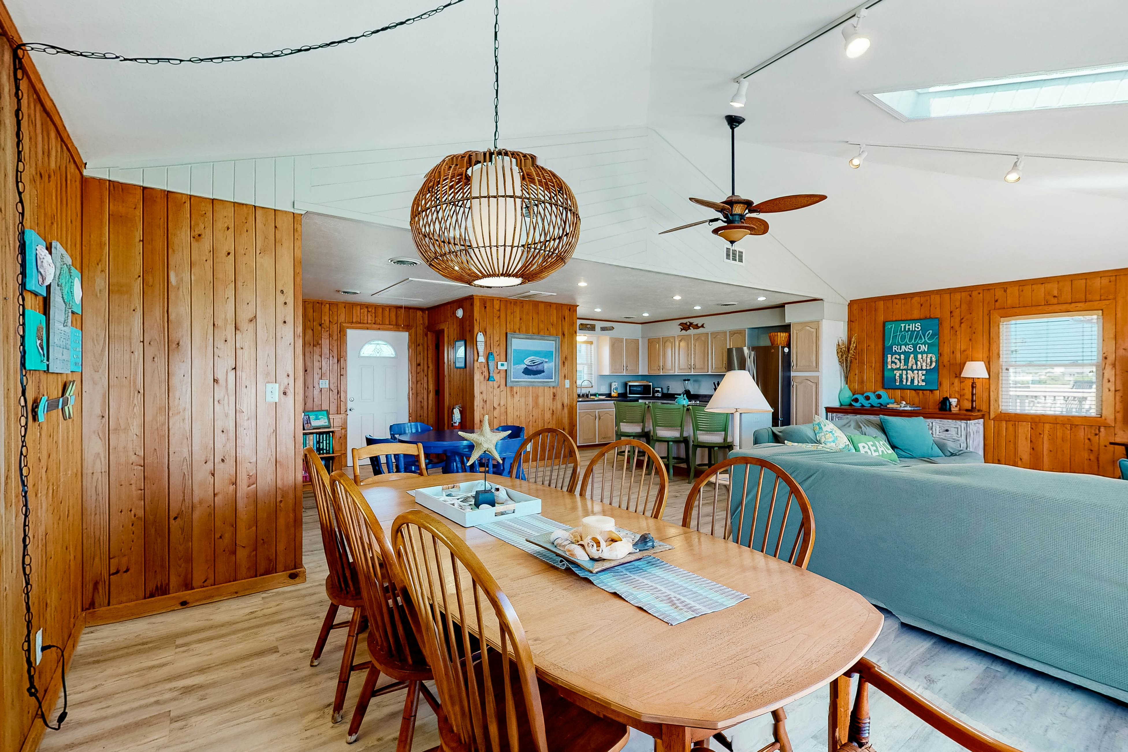 FO224 Dolphin Watch 224