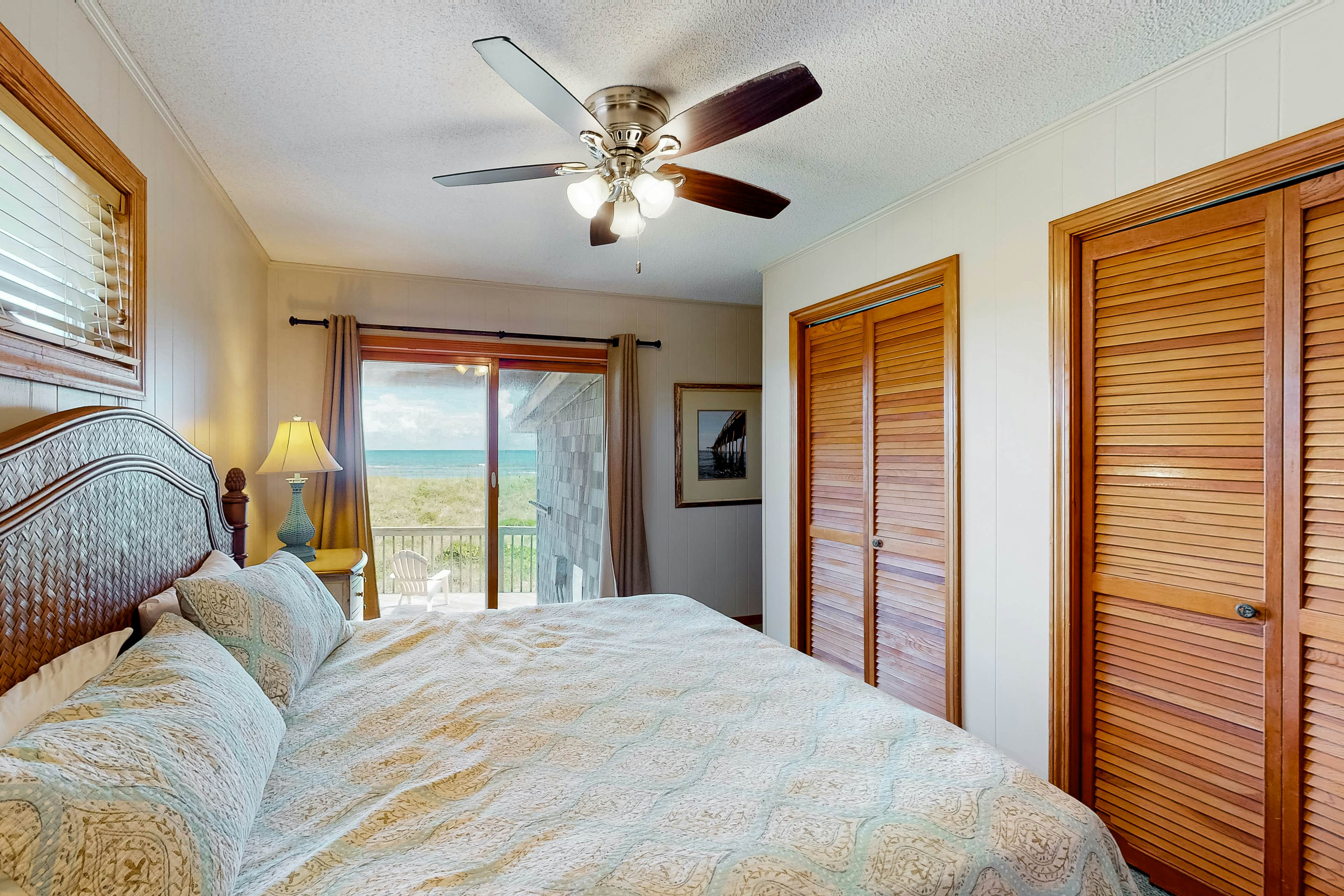 FO224 Dolphin Watch 224