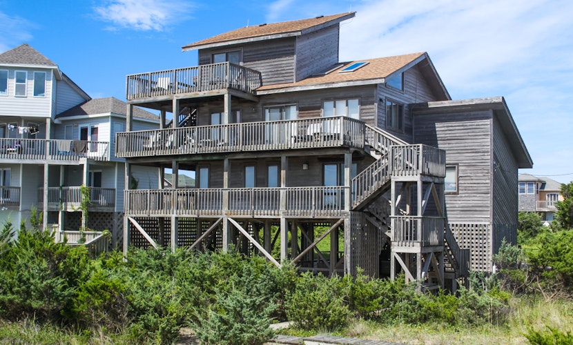 Charming, Oceanfront Home w/Free WiFi, Private Hot Tub, W/D, and Shared Pool
