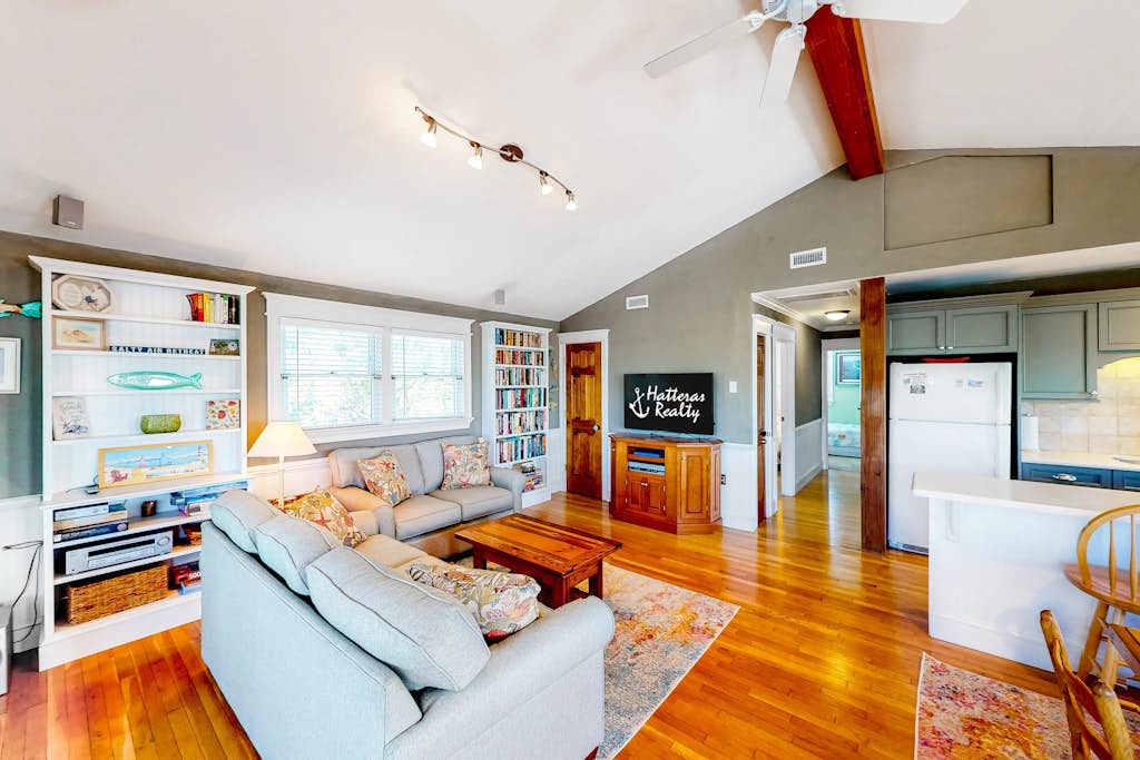 Reel Paradise: Steps From Canal w/Screened-in Porch